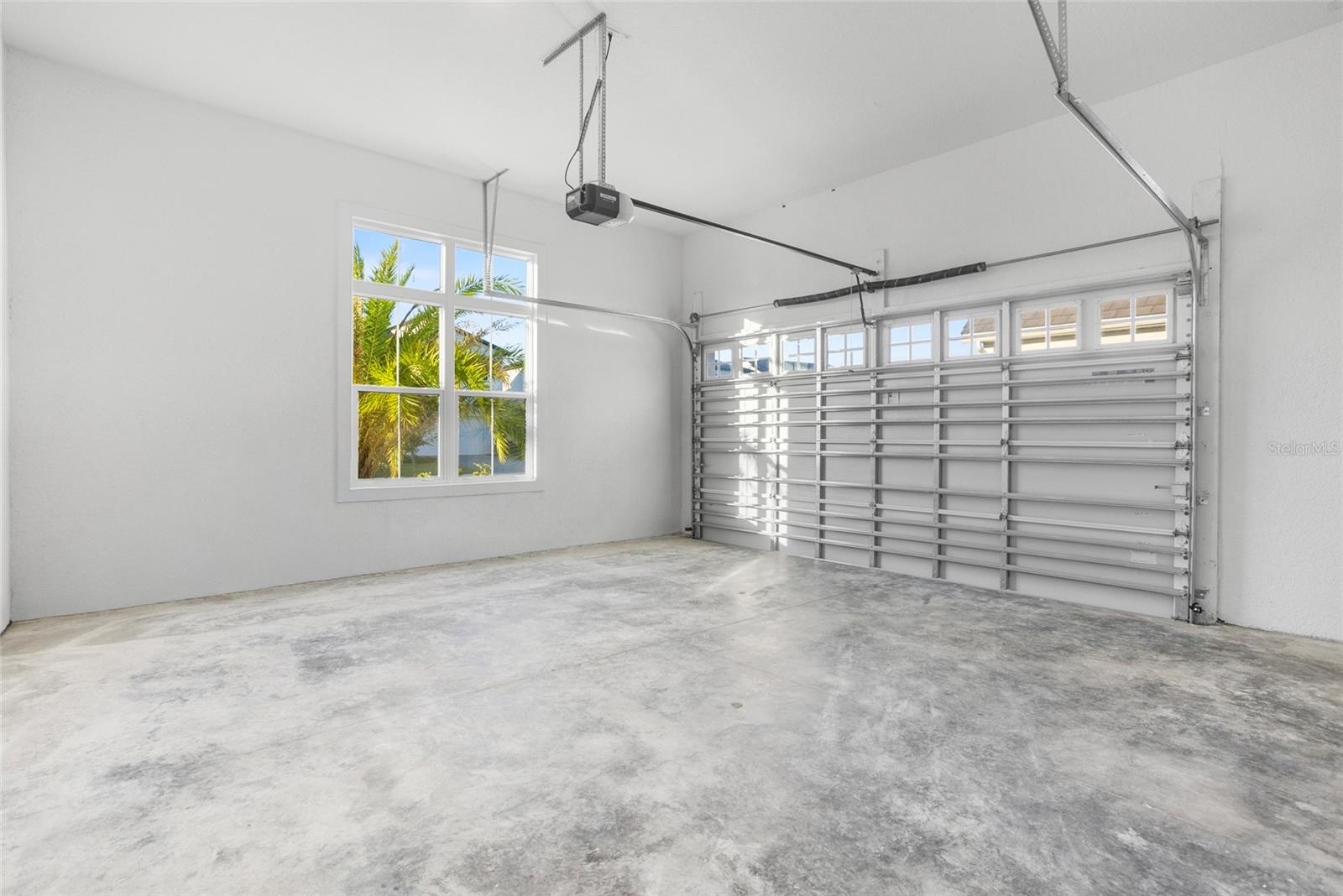 Image 36 of 74 For 9752 Laurel Berry Drive