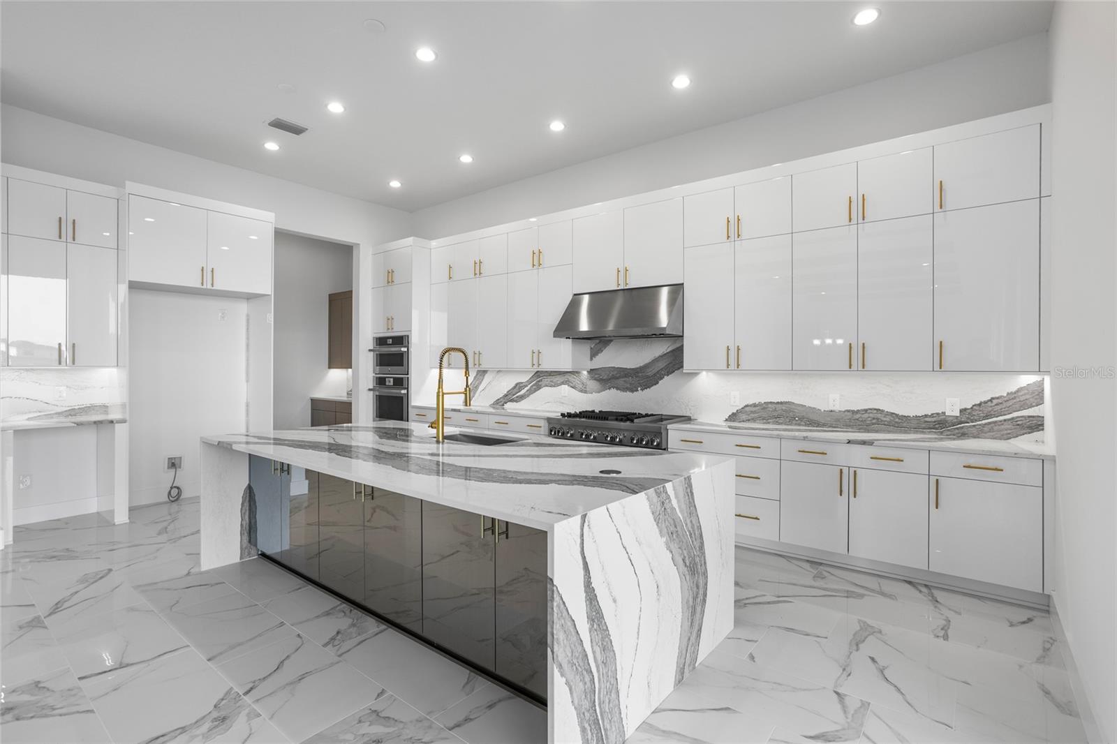 Image 9 of 74 For 9752 Laurel Berry Drive