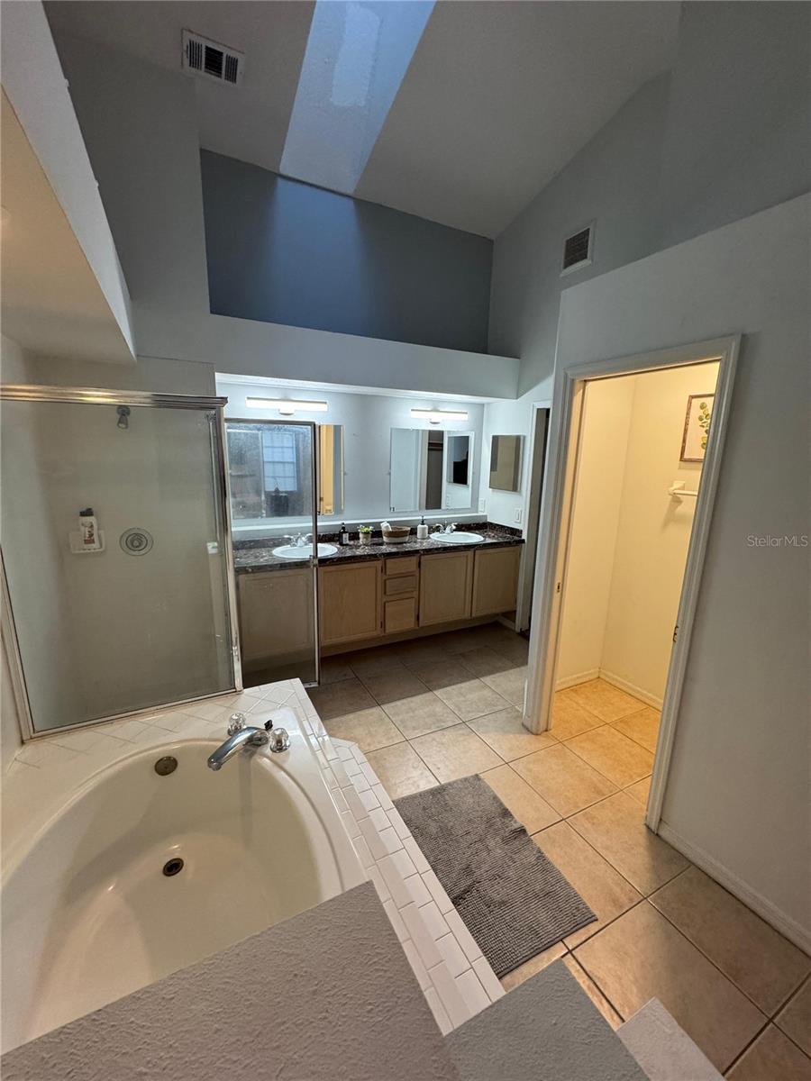 Image 7 of 14 For 2512 Asbury Court