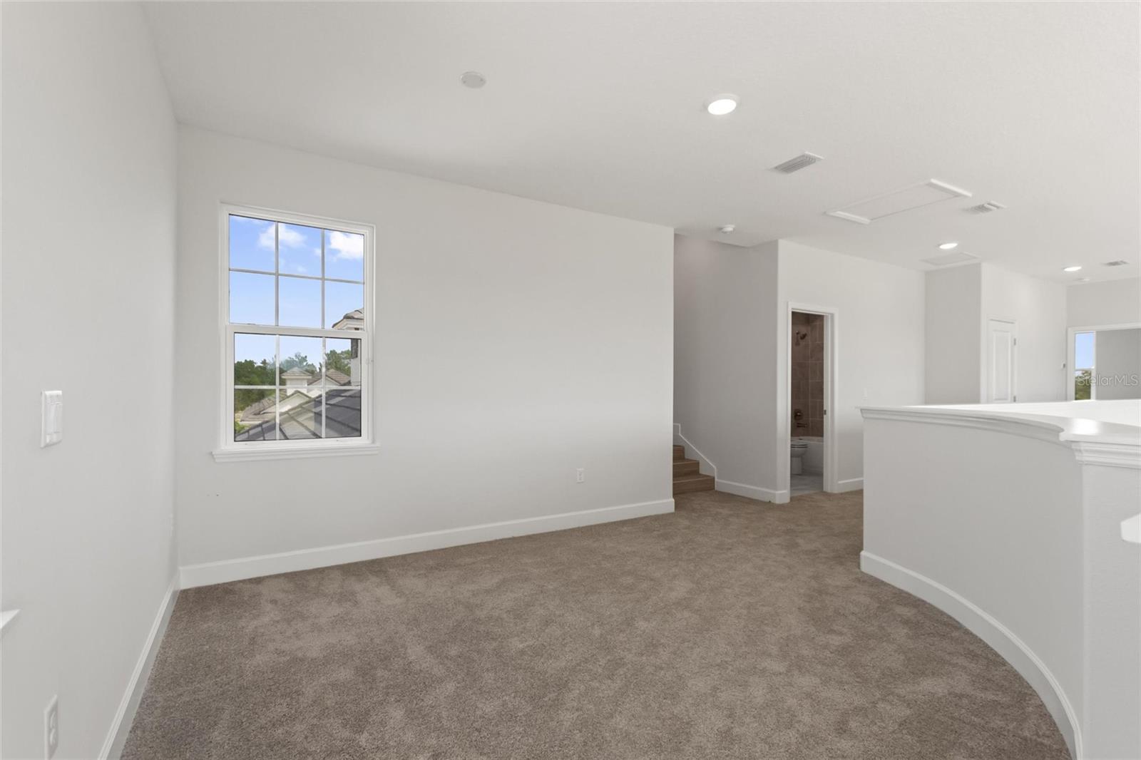 Image 30 of 37 For 107 Hampton Loop