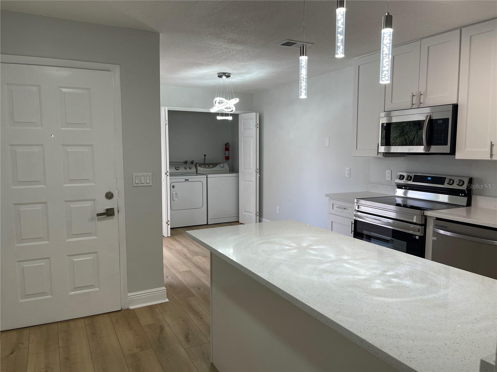 Image 10 of 30 For 5395 Vineland Road S