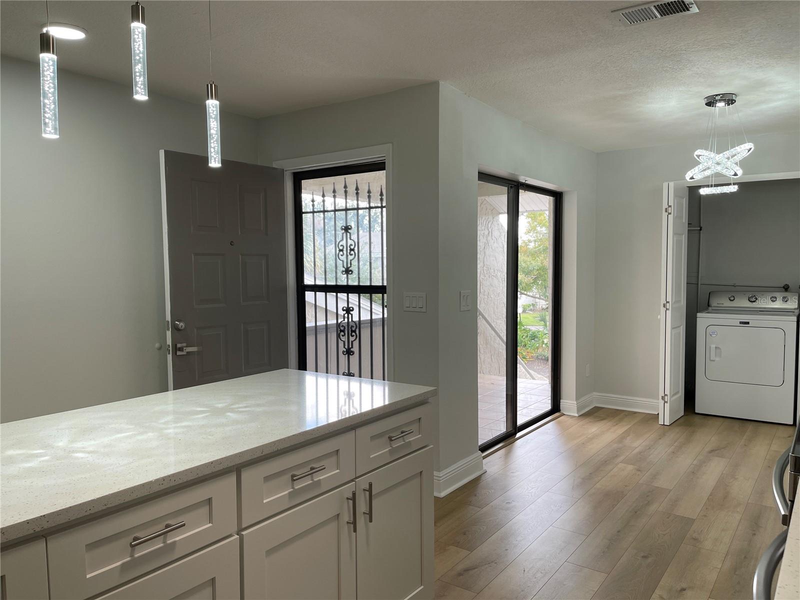 Image 13 of 30 For 5395 Vineland Road S