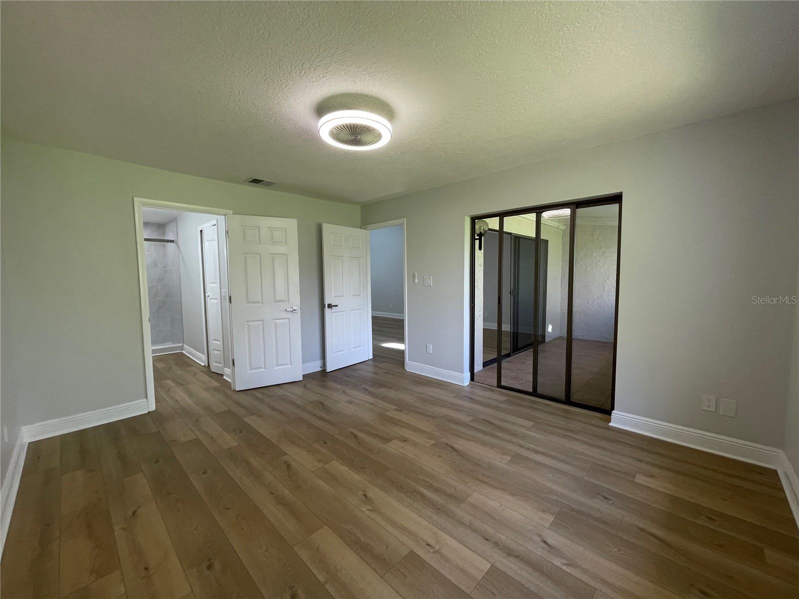 Image 24 of 30 For 5395 Vineland Road S