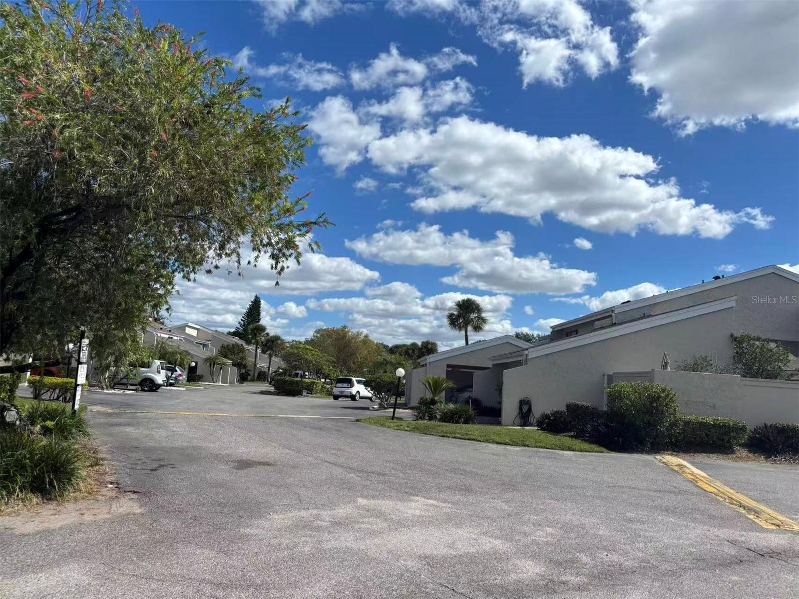 Image 3 of 30 For 5395 Vineland Road S