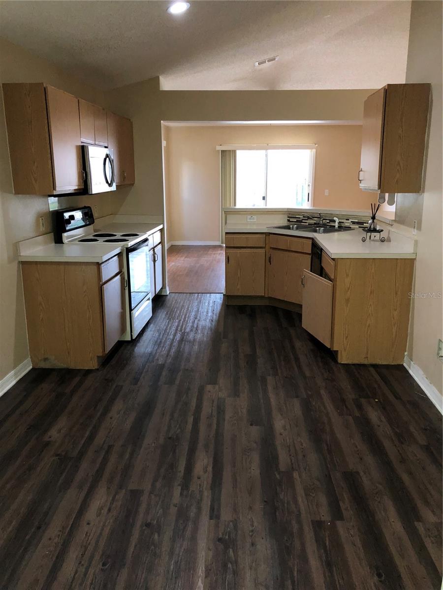 Image 18 of 48 For 348 Cardiff Avenue