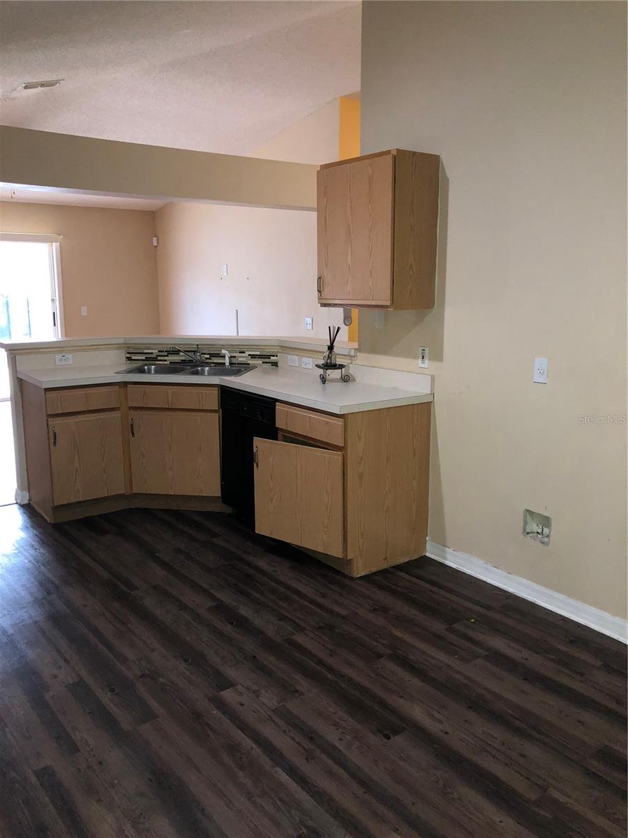 Image 19 of 48 For 348 Cardiff Avenue