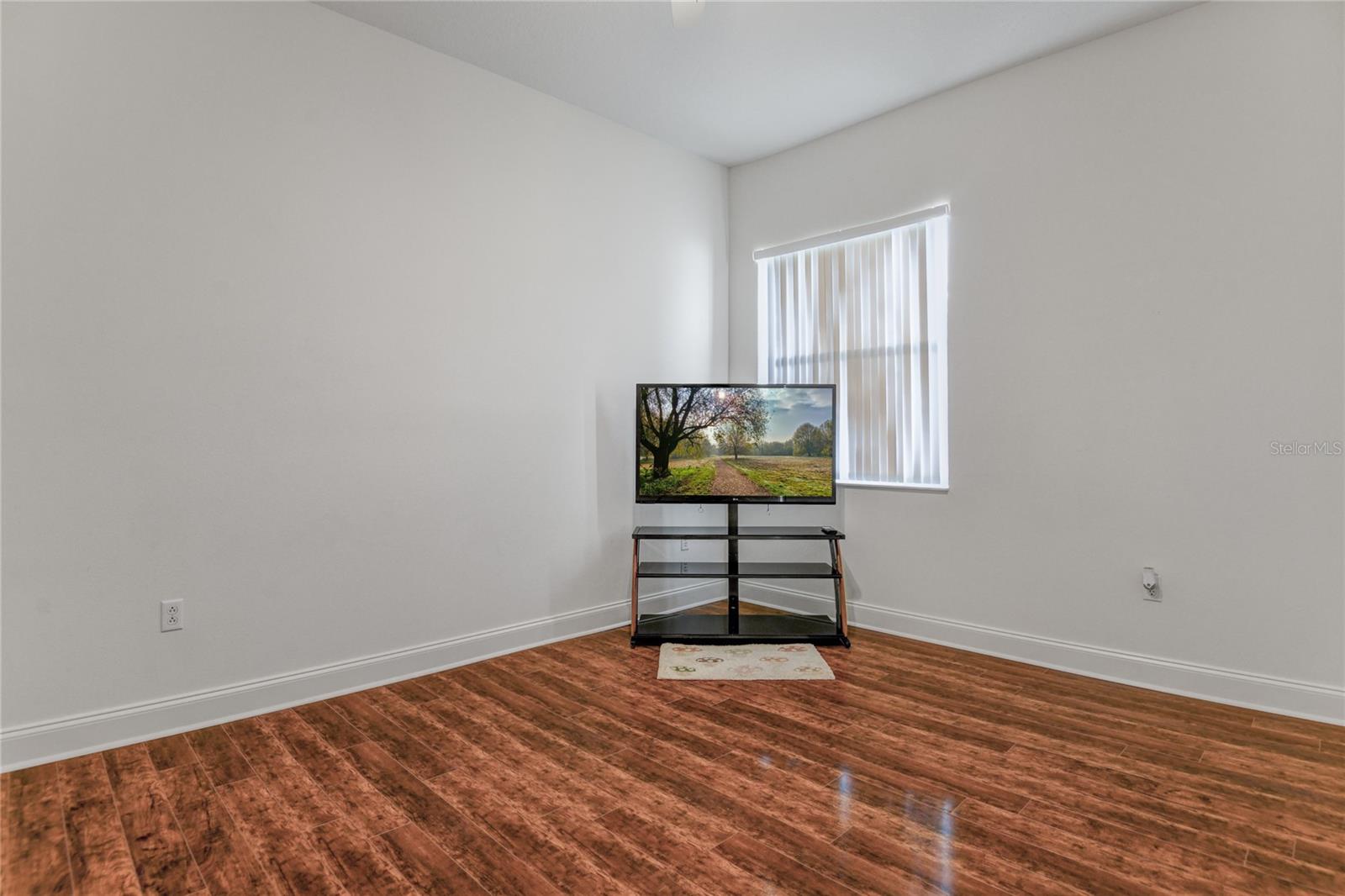 Image 16 of 26 For 111 Auburn  