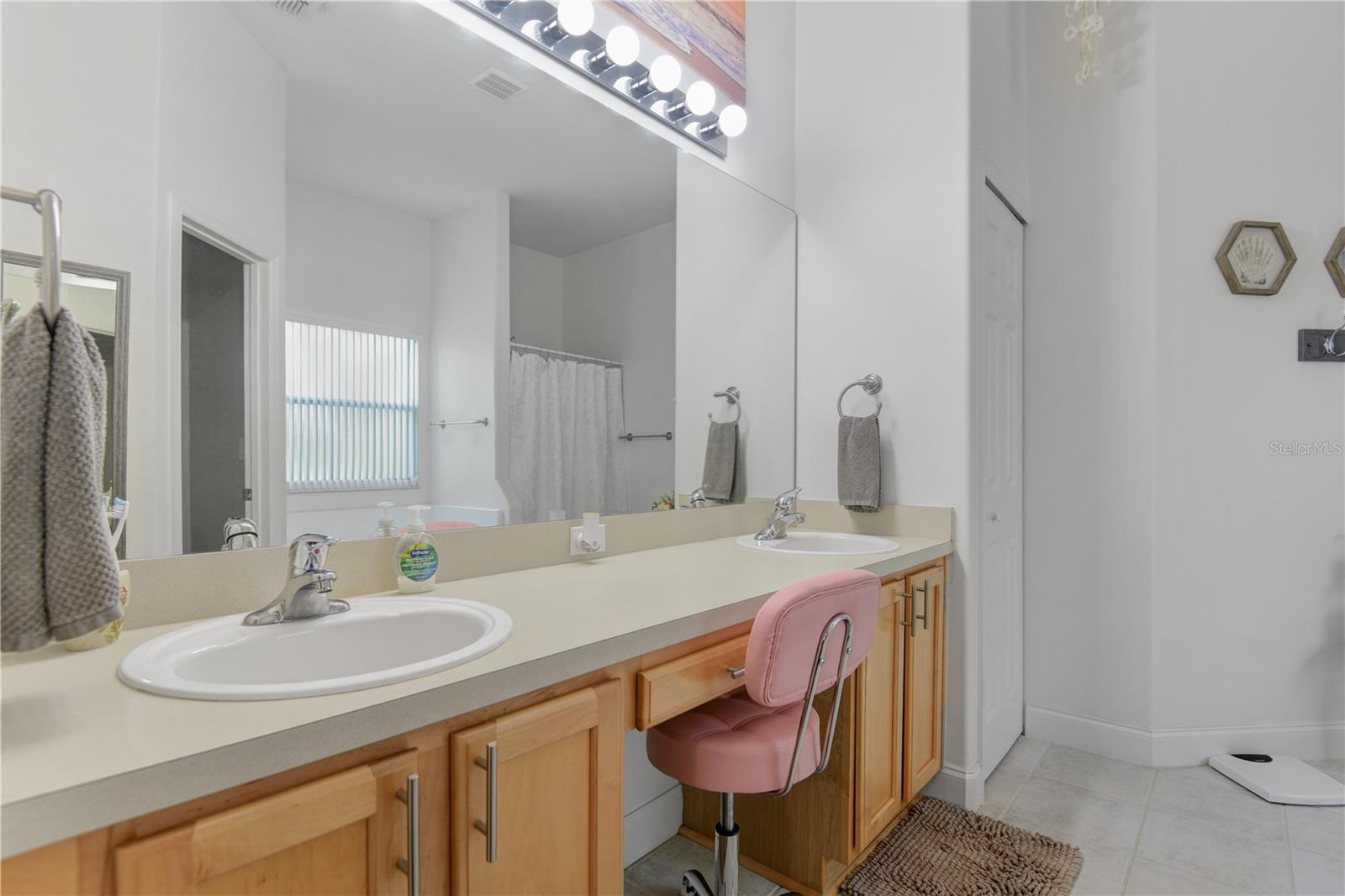 Image 18 of 26 For 111 Auburn  