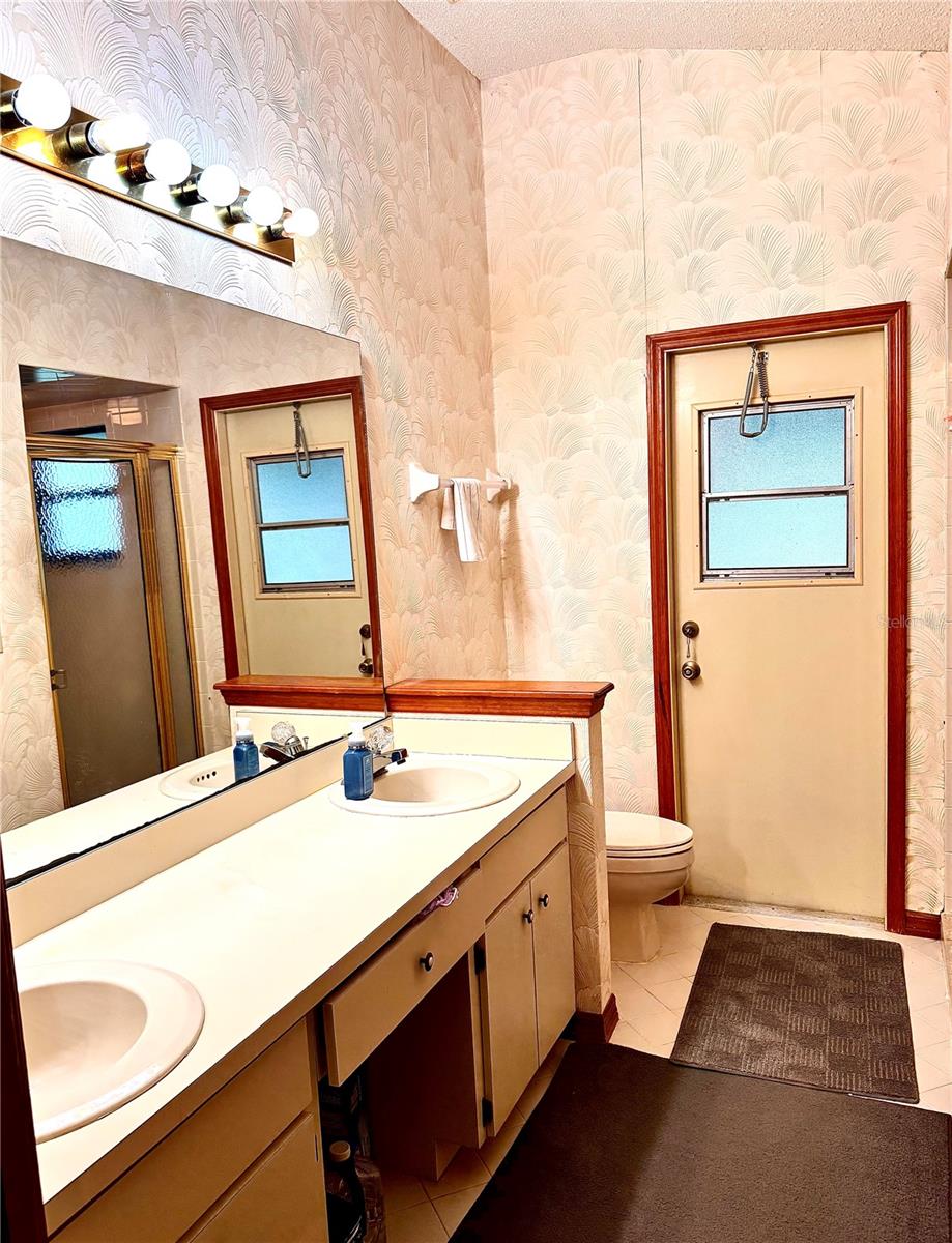 Image 14 of 18 For 372 Wisteria Court