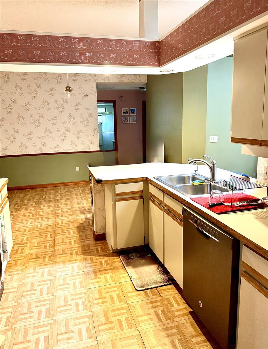 Image 6 of 18 For 372 Wisteria Court