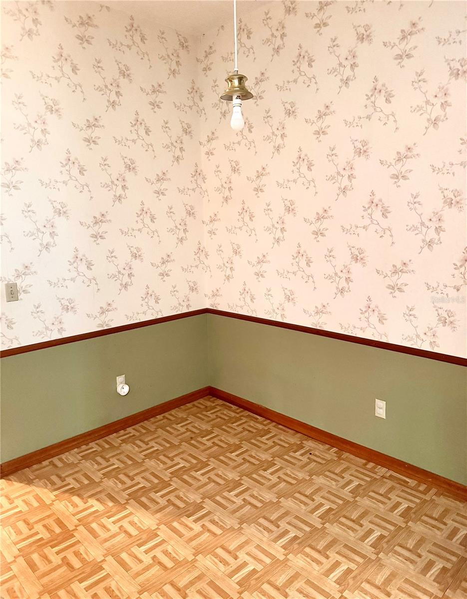 Image 7 of 18 For 372 Wisteria Court