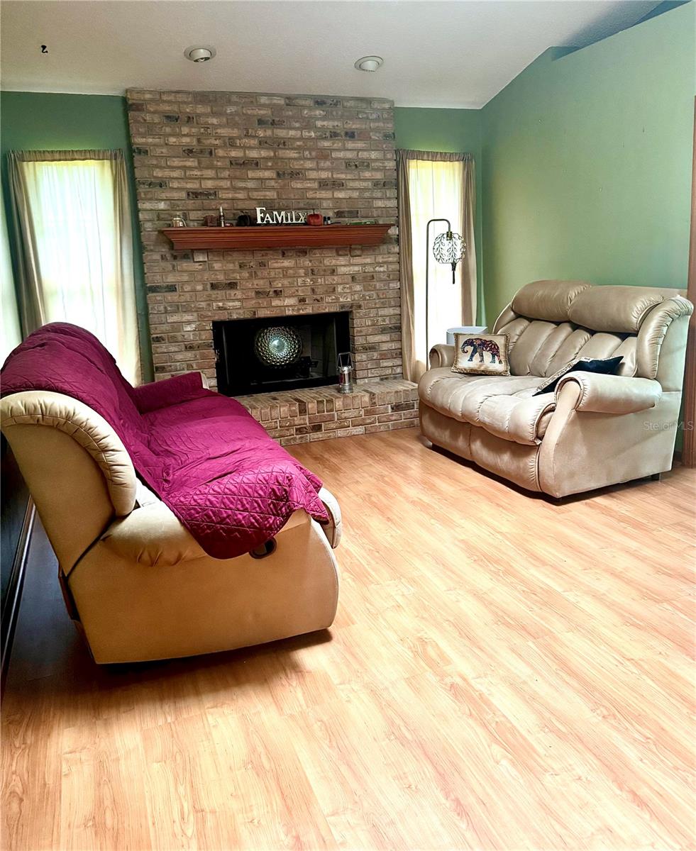 Image 8 of 18 For 372 Wisteria Court