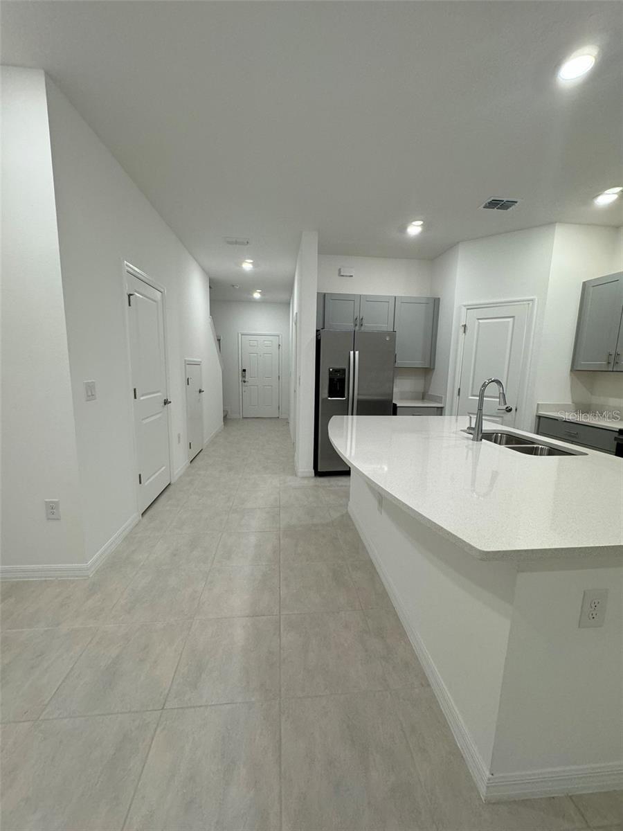 Image 2 of 13 For 2978 Canary Avenue