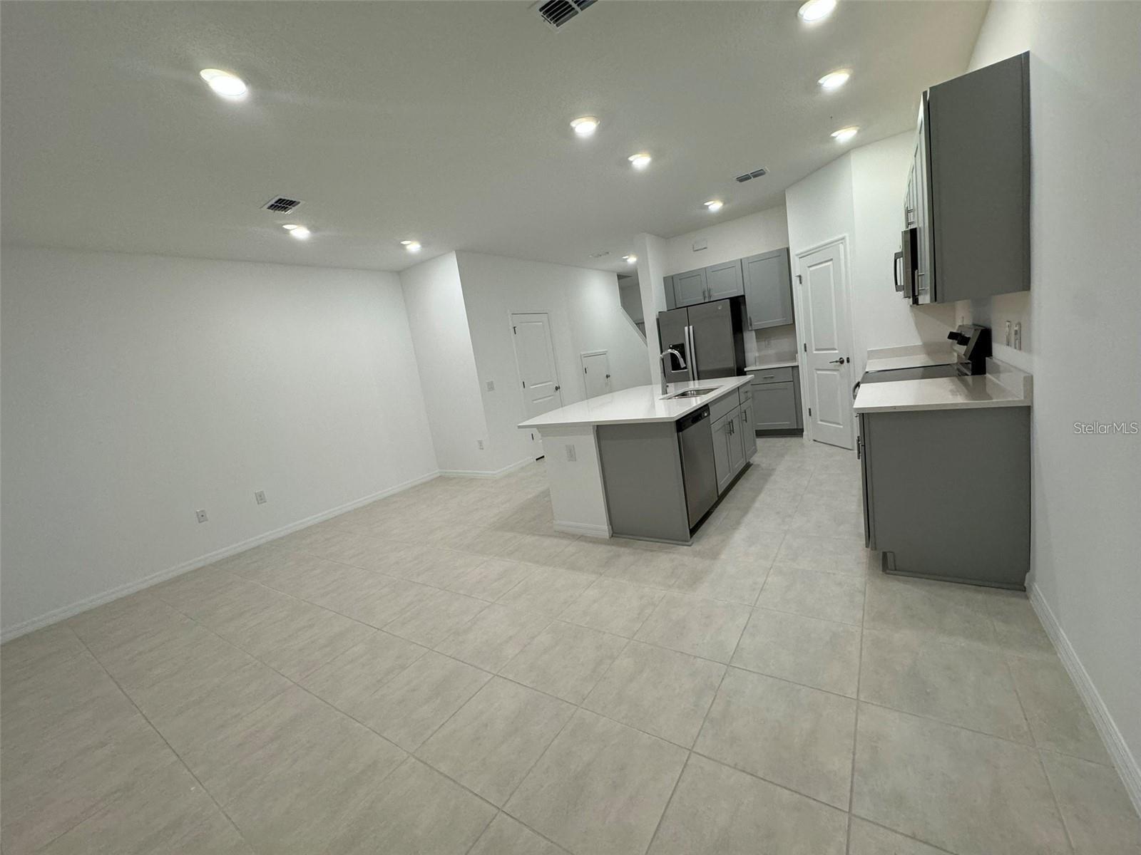 Image 3 of 13 For 2978 Canary Avenue