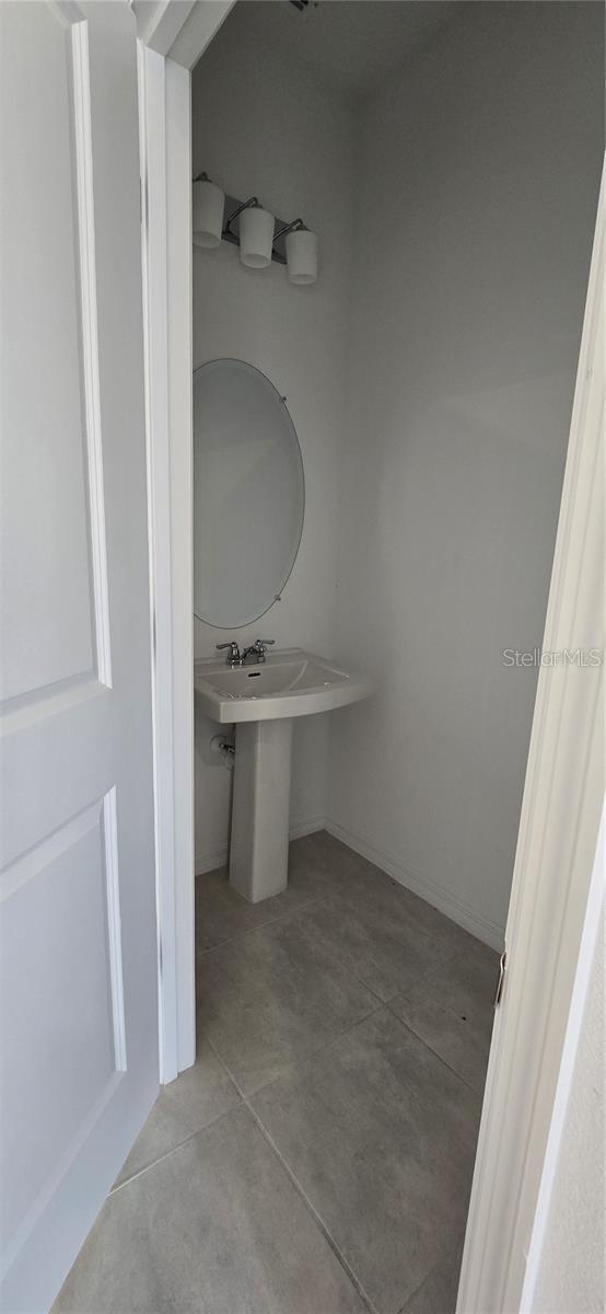 Image 8 of 13 For 2978 Canary Avenue