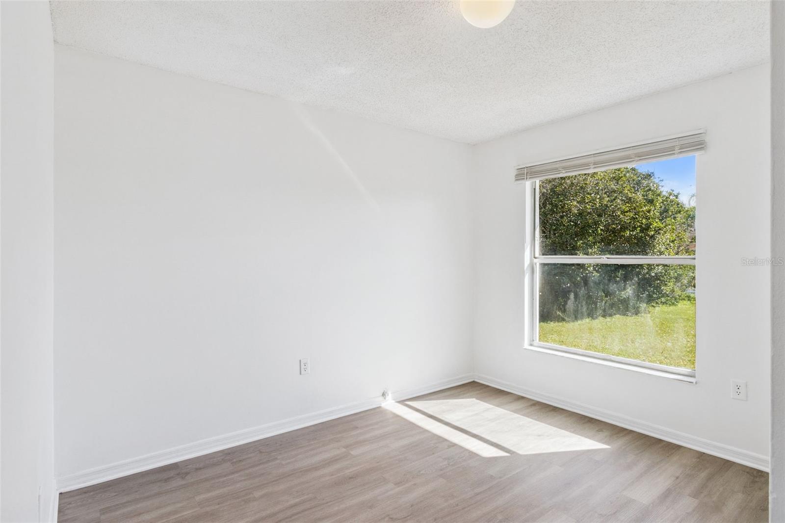 Image 17 of 19 For 411 Bar Court