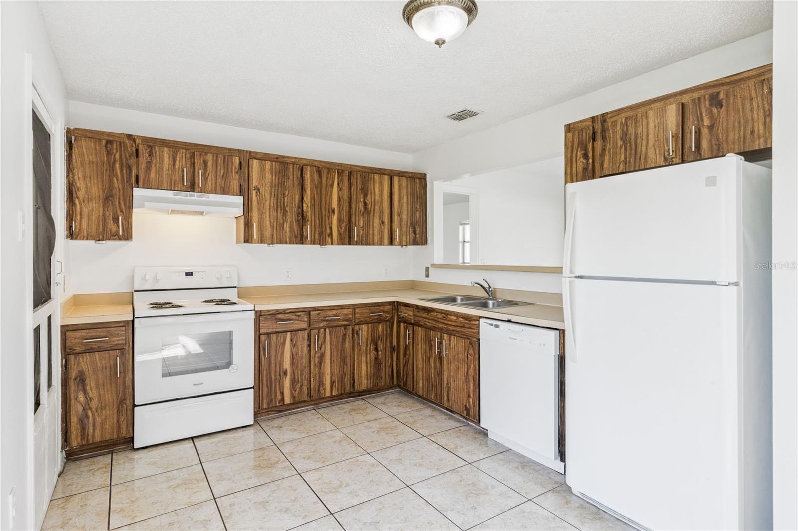 Image 4 of 19 For 411 Bar Court