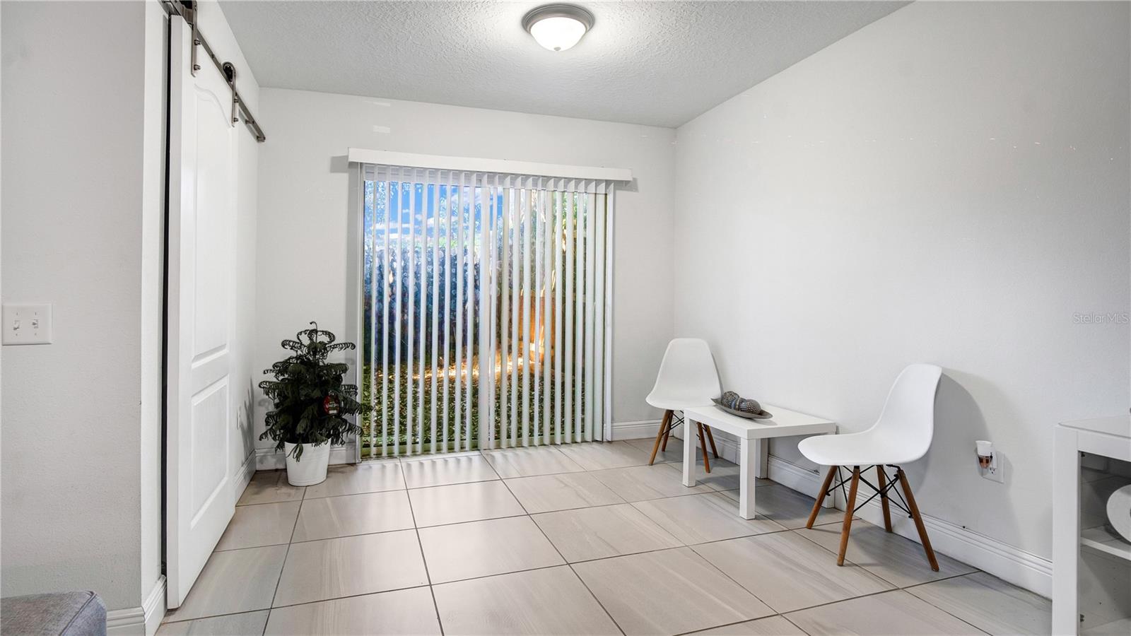 Image 16 of 29 For 1860 Foxhall Circle