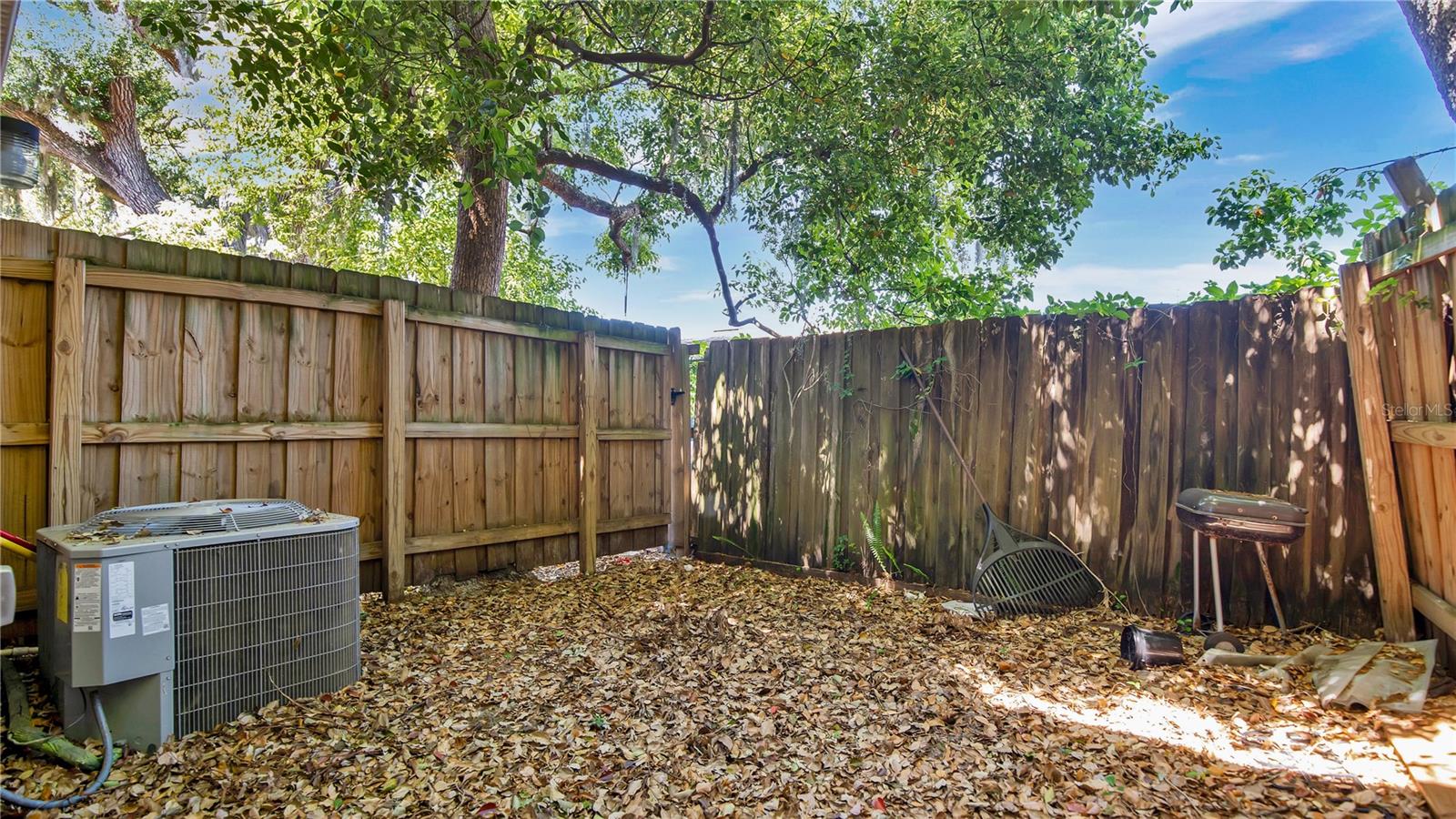 Image 19 of 29 For 1860 Foxhall Circle