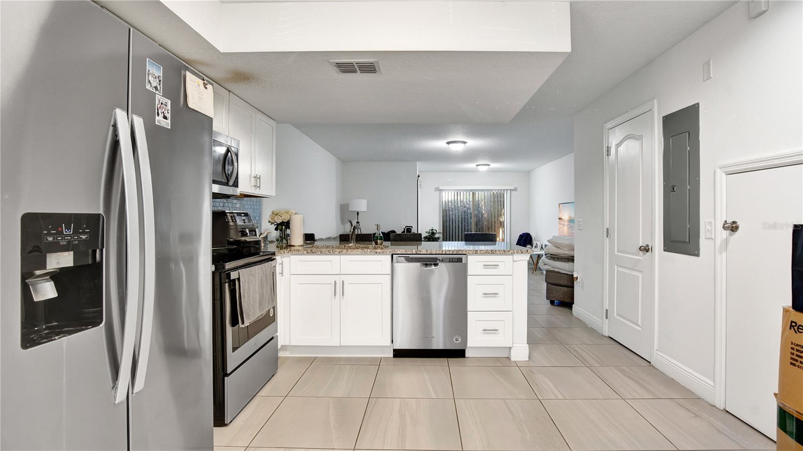 Image 6 of 29 For 1860 Foxhall Circle