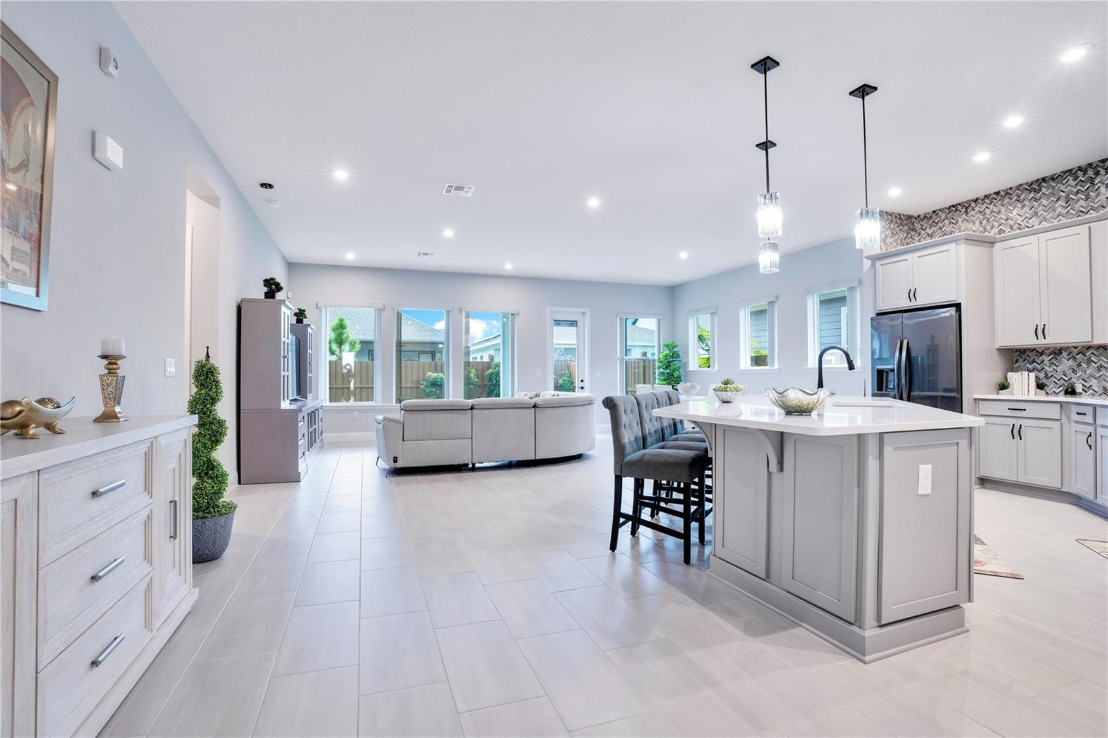 Image 4 of 26 For 6526 Circle Rock Way