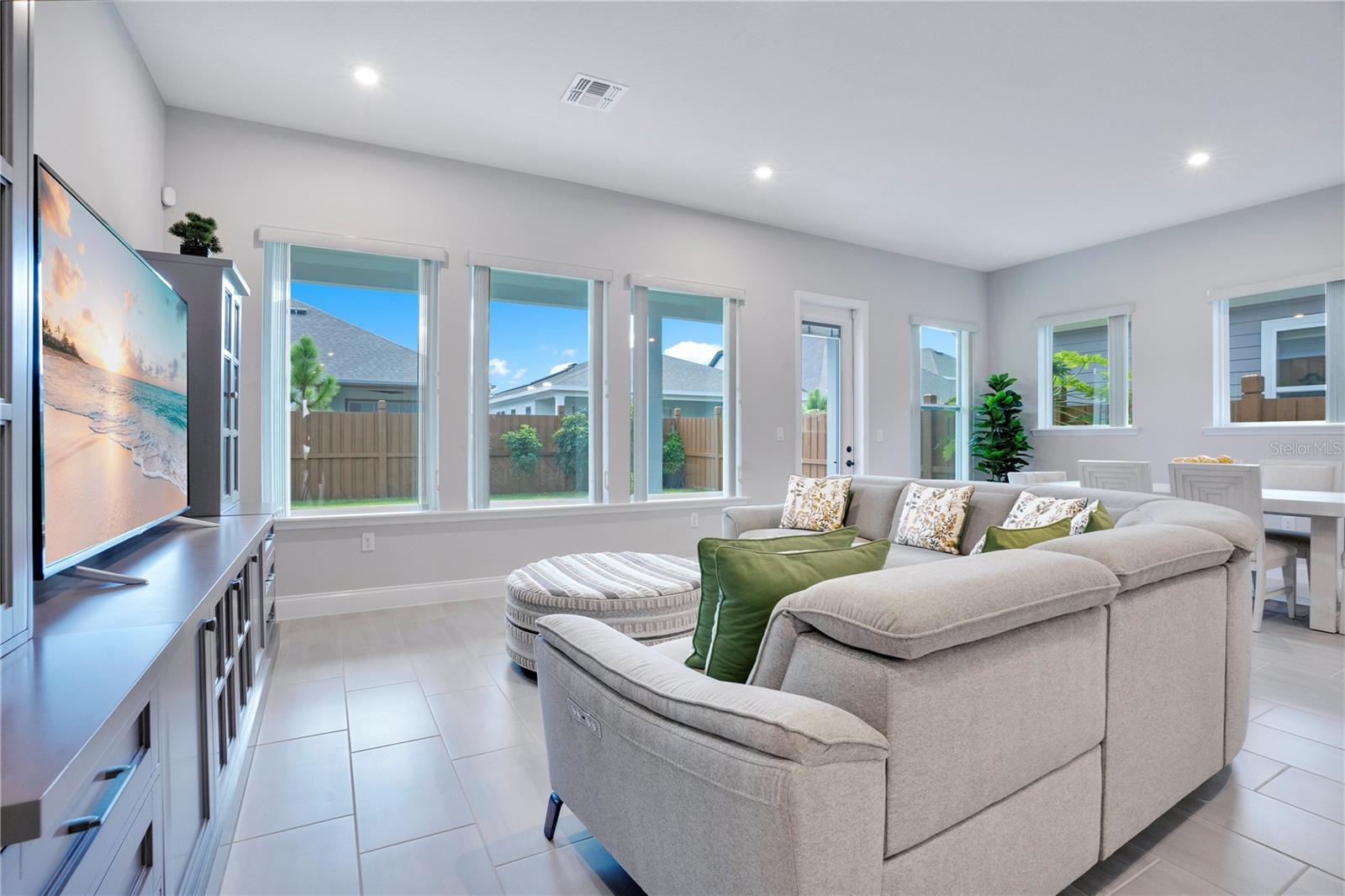 Image 6 of 26 For 6526 Circle Rock Way