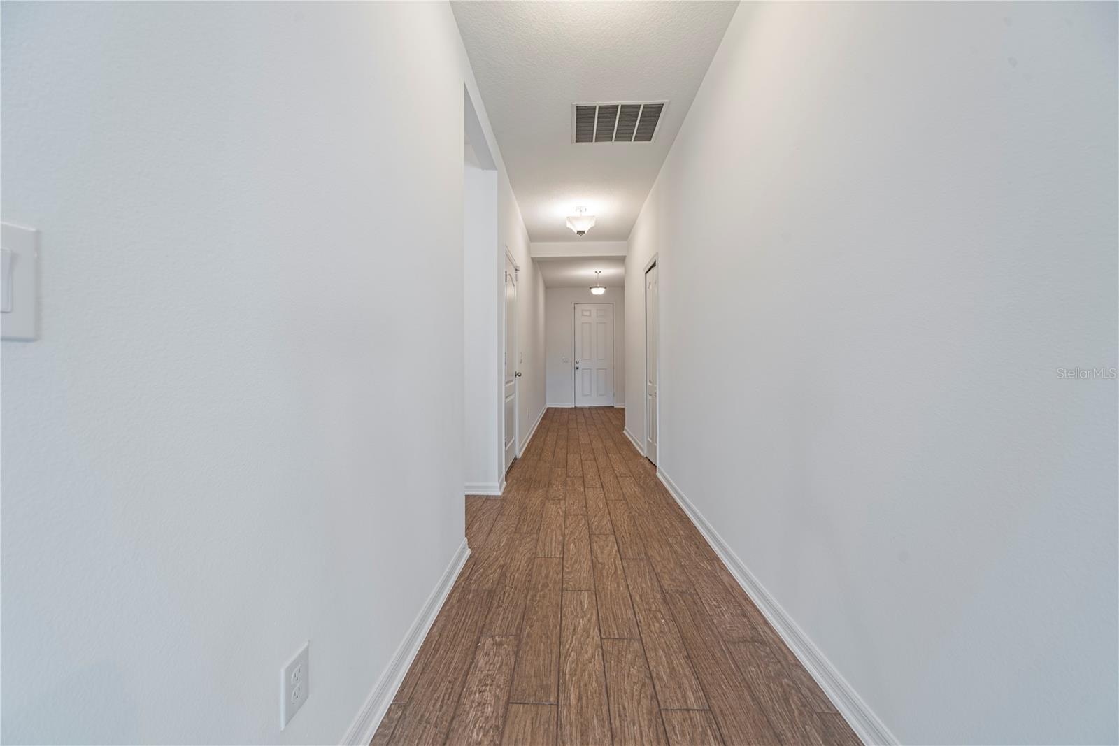 Image 15 of 39 For 5007 Palmetto Park Drive