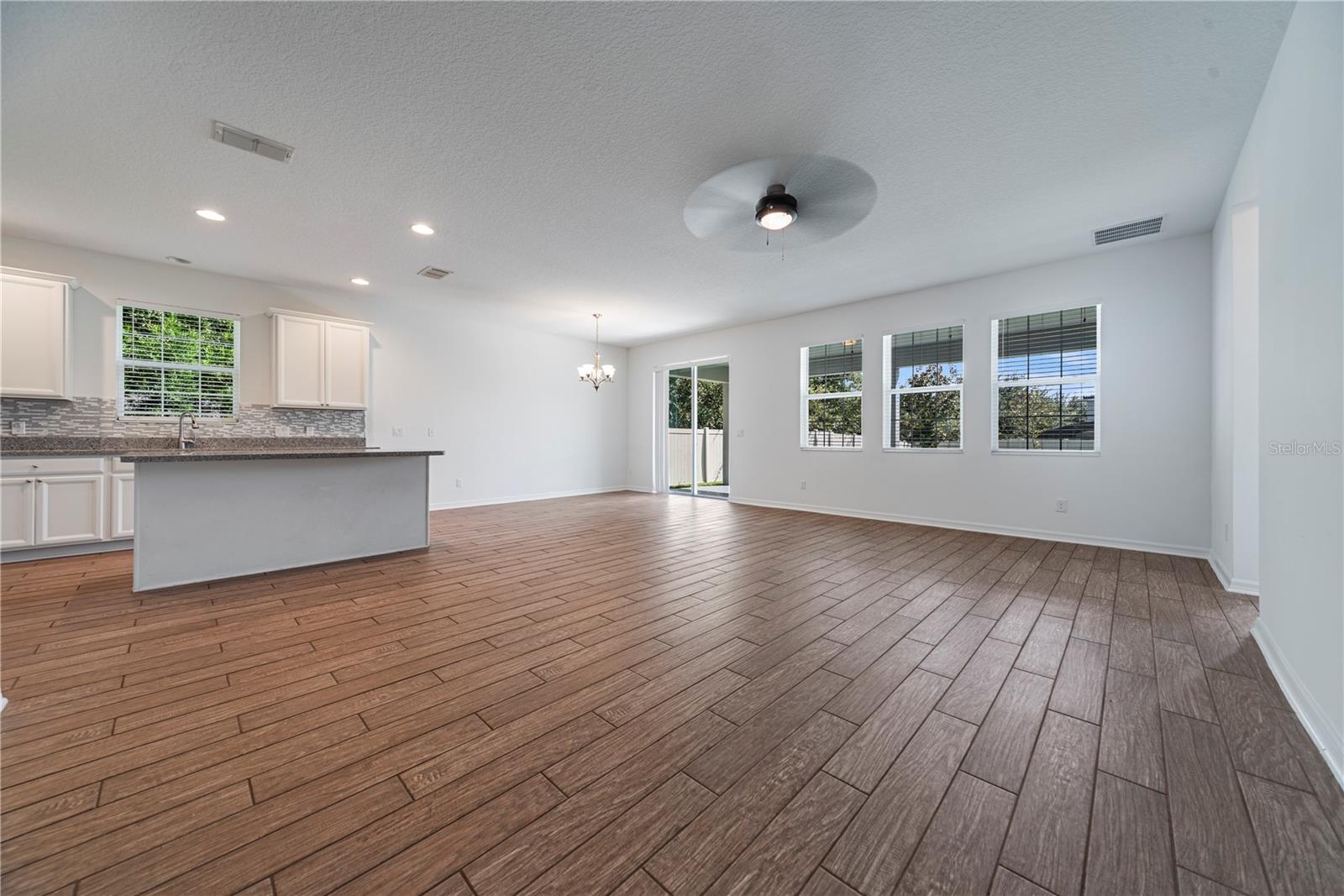 Image 16 of 39 For 5007 Palmetto Park Drive