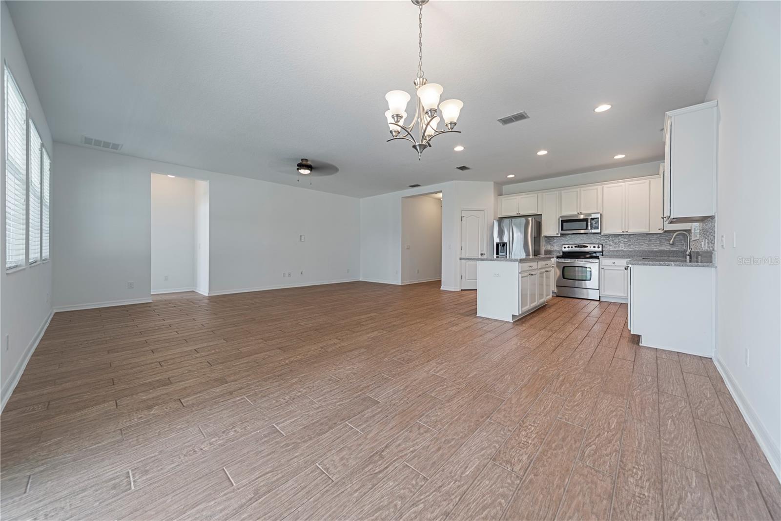 Image 17 of 39 For 5007 Palmetto Park Drive