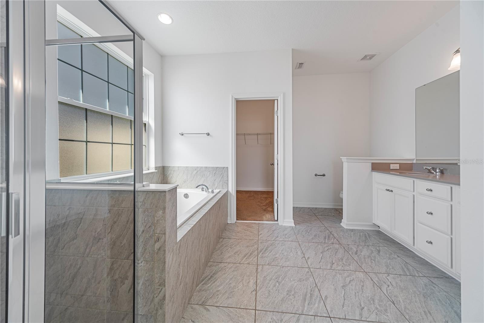 Image 23 of 39 For 5007 Palmetto Park Drive