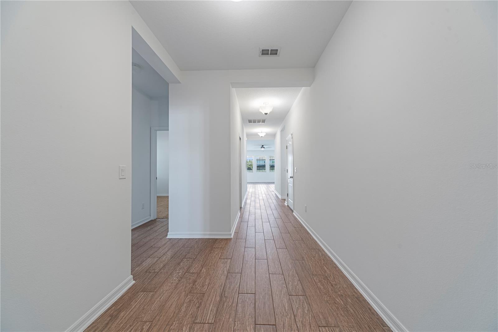 Image 6 of 39 For 5007 Palmetto Park Drive