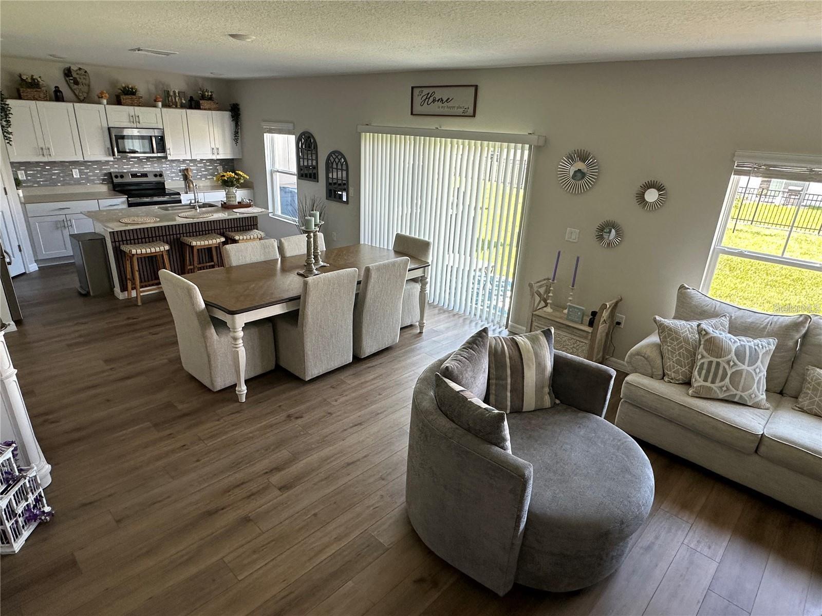 Image 3 of 12 For 1318 Current Place