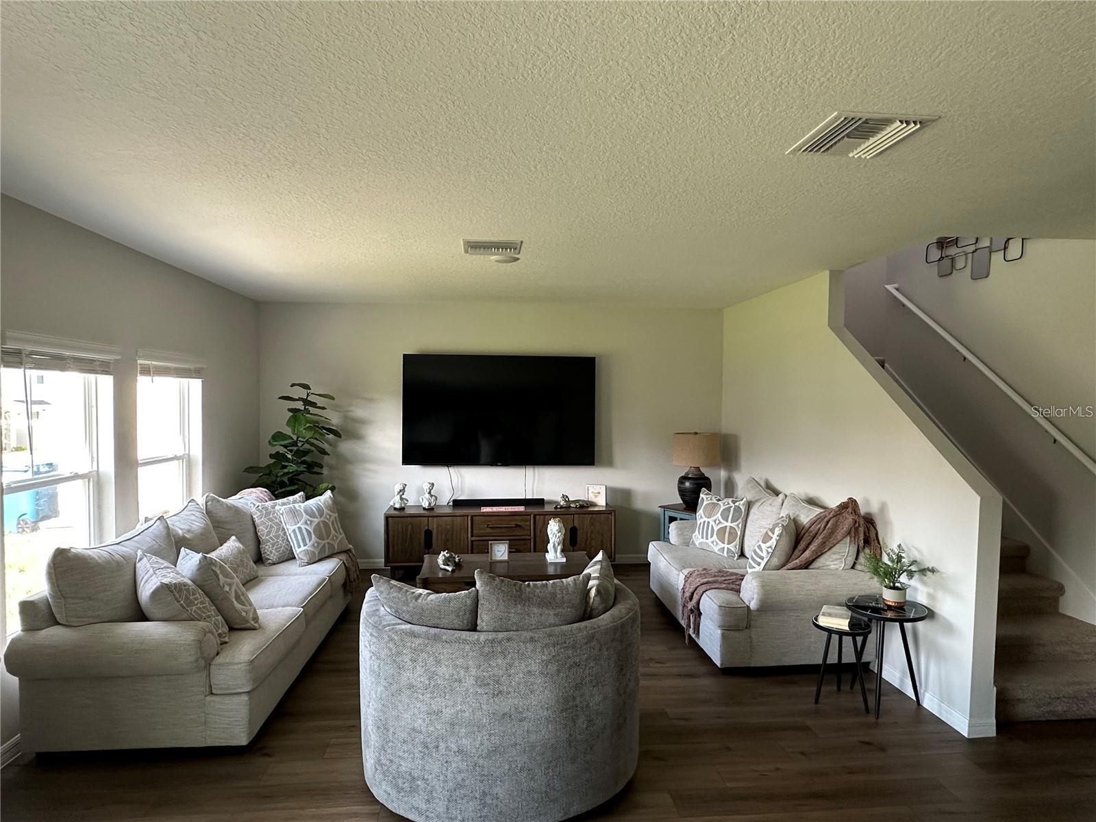 Image 4 of 12 For 1318 Current Place