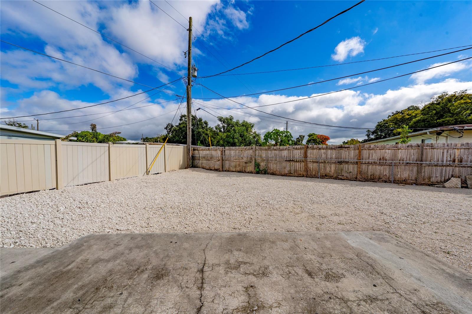 Image 17 of 29 For 635 Yucatan Drive