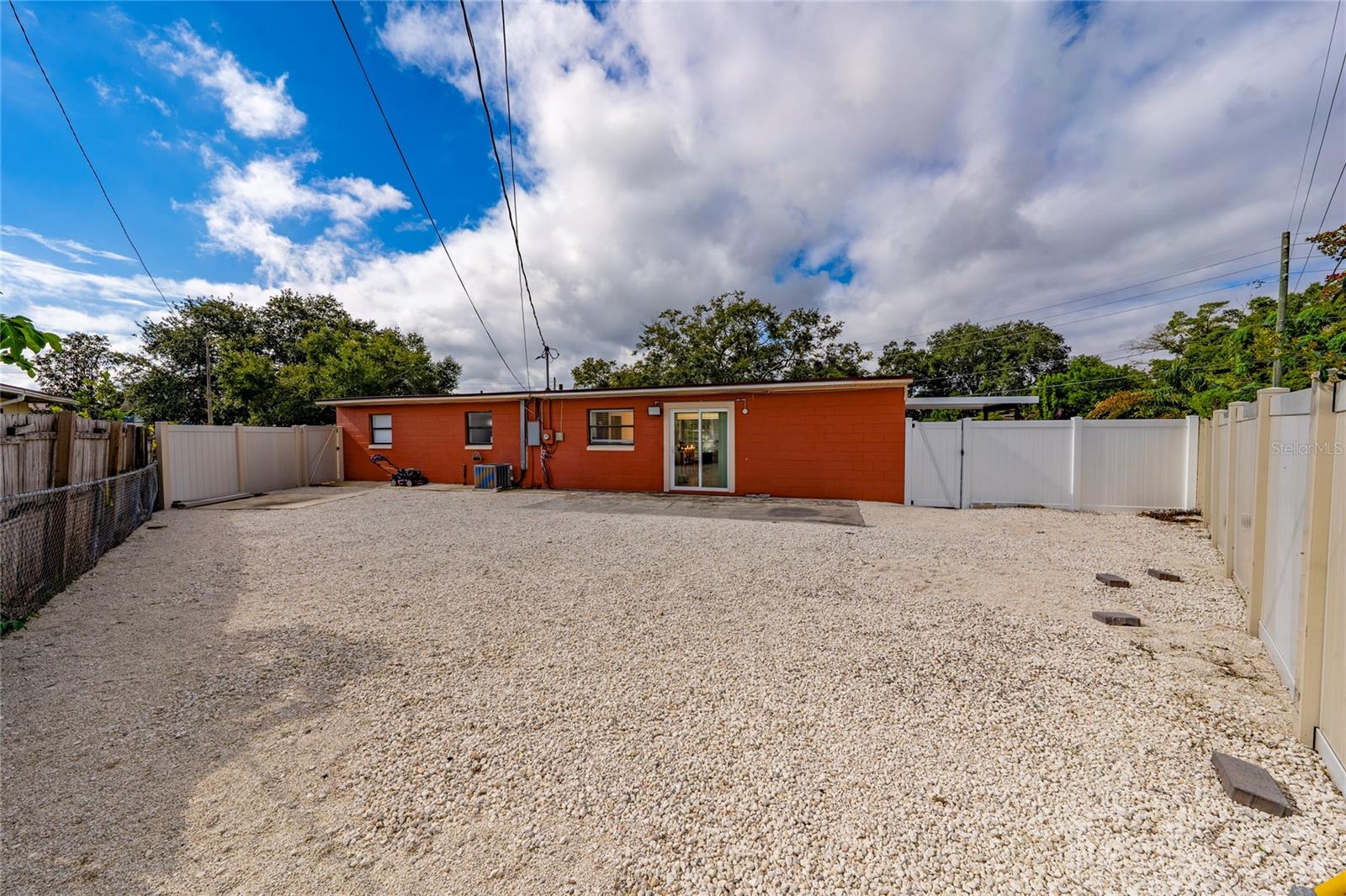 Image 18 of 29 For 635 Yucatan Drive