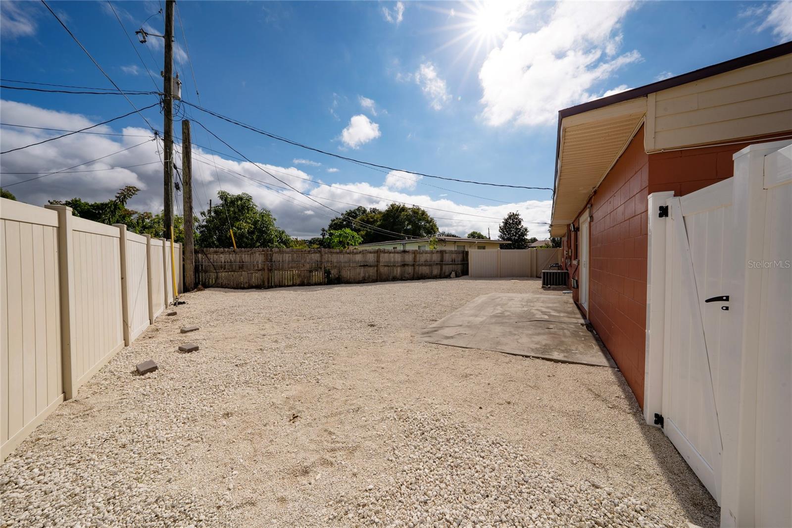 Image 19 of 29 For 635 Yucatan Drive