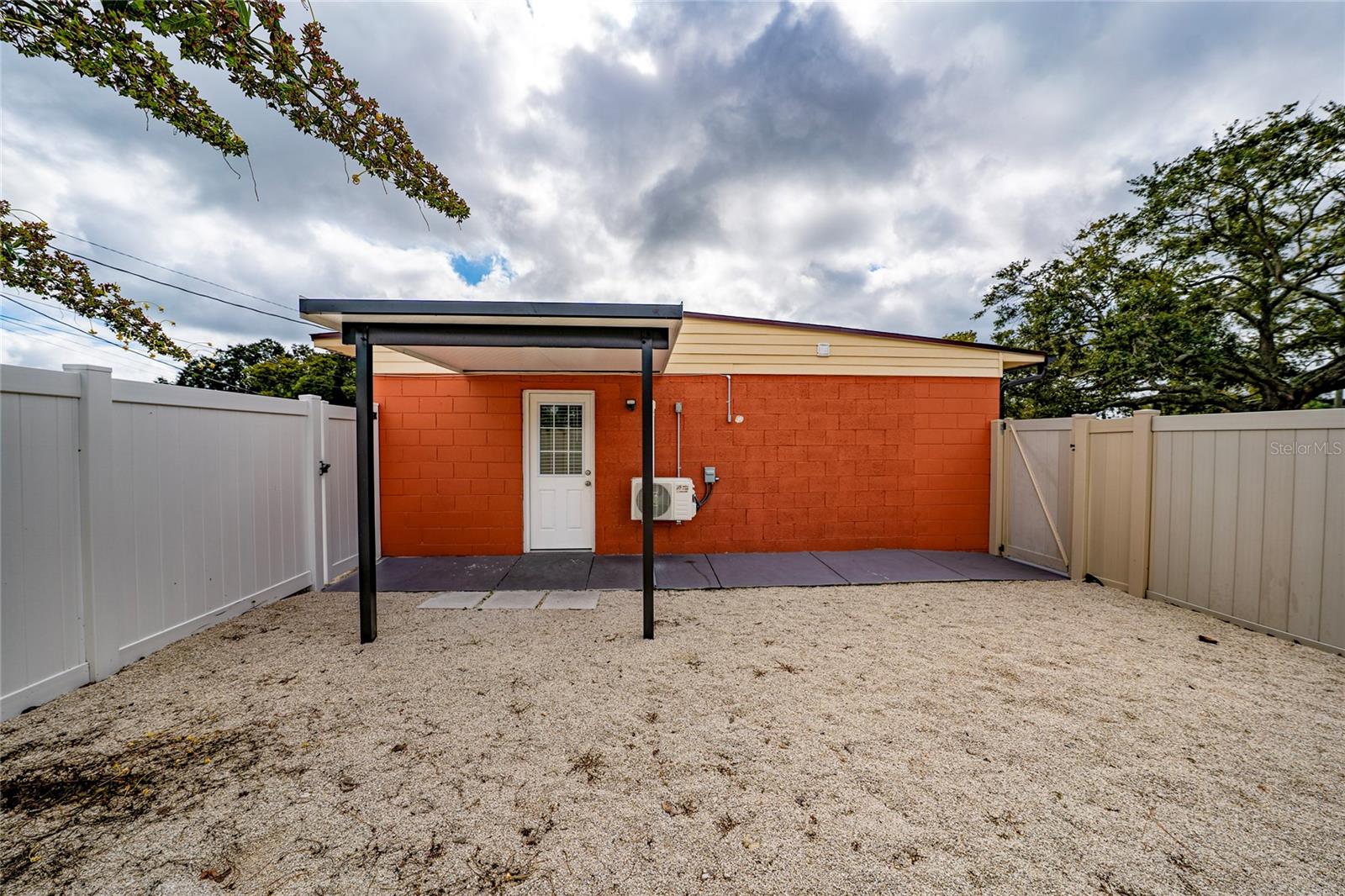 Image 21 of 29 For 635 Yucatan Drive