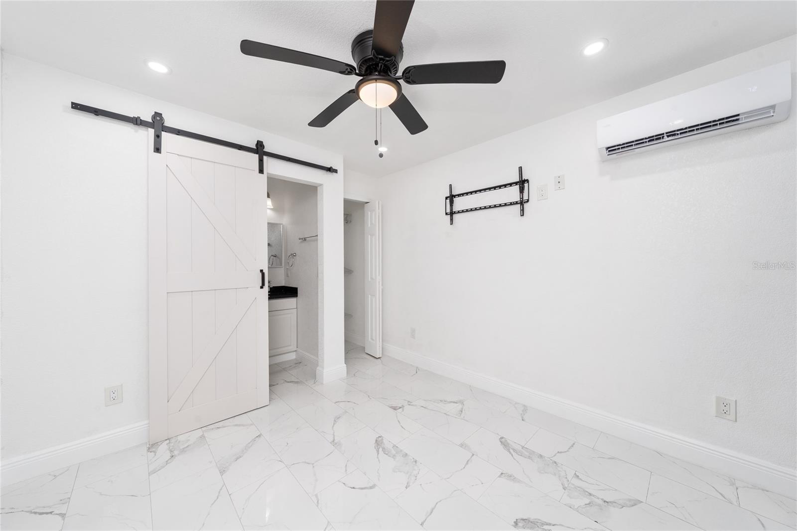 Image 23 of 29 For 635 Yucatan Drive