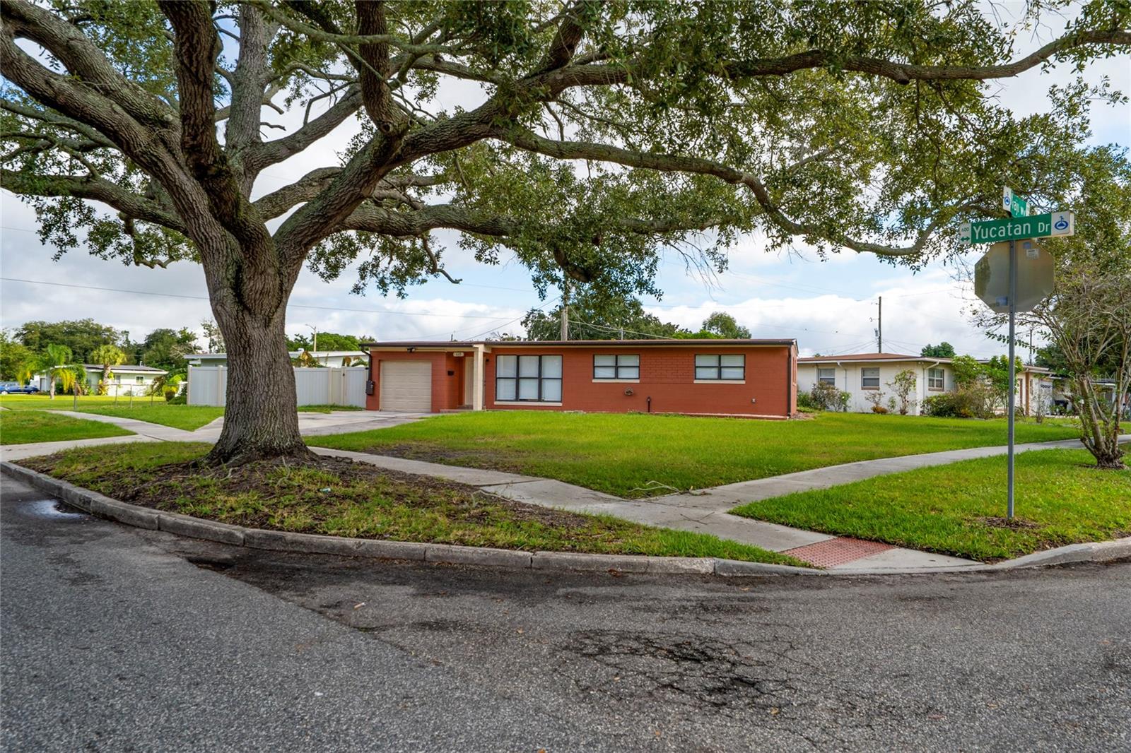 Image 4 of 29 For 635 Yucatan Drive