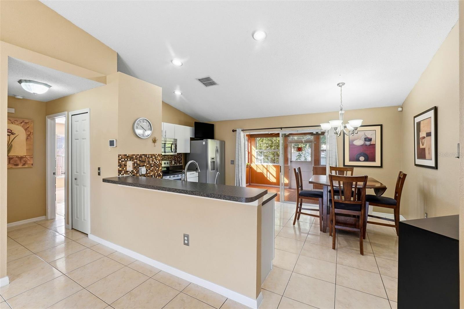 Image 11 of 44 For 904 San Carlos Way