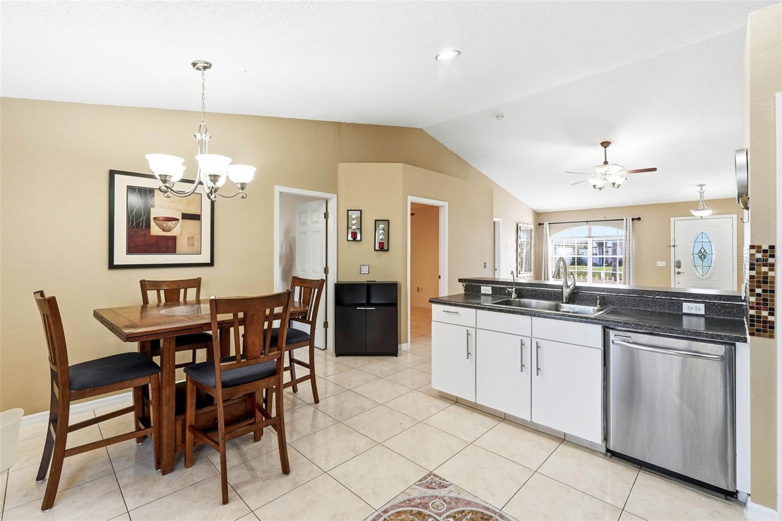 Image 16 of 44 For 904 San Carlos Way