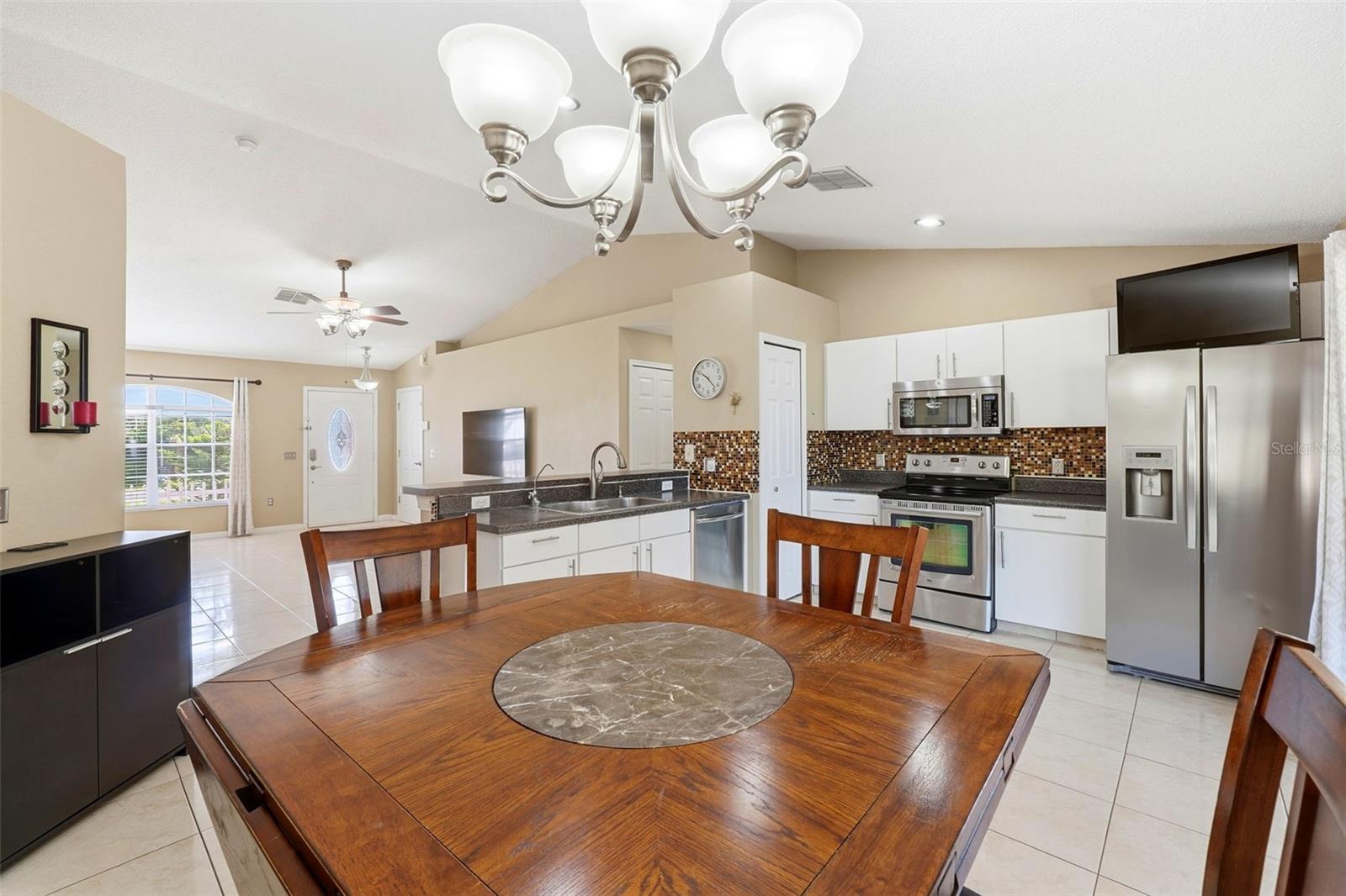 Image 19 of 44 For 904 San Carlos Way