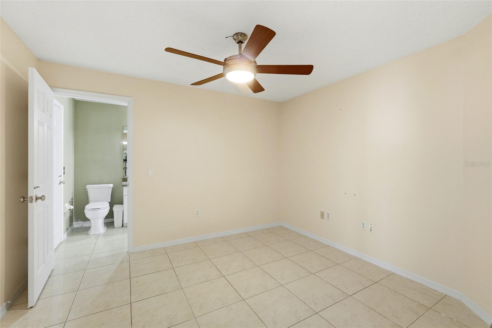 Image 29 of 44 For 904 San Carlos Way