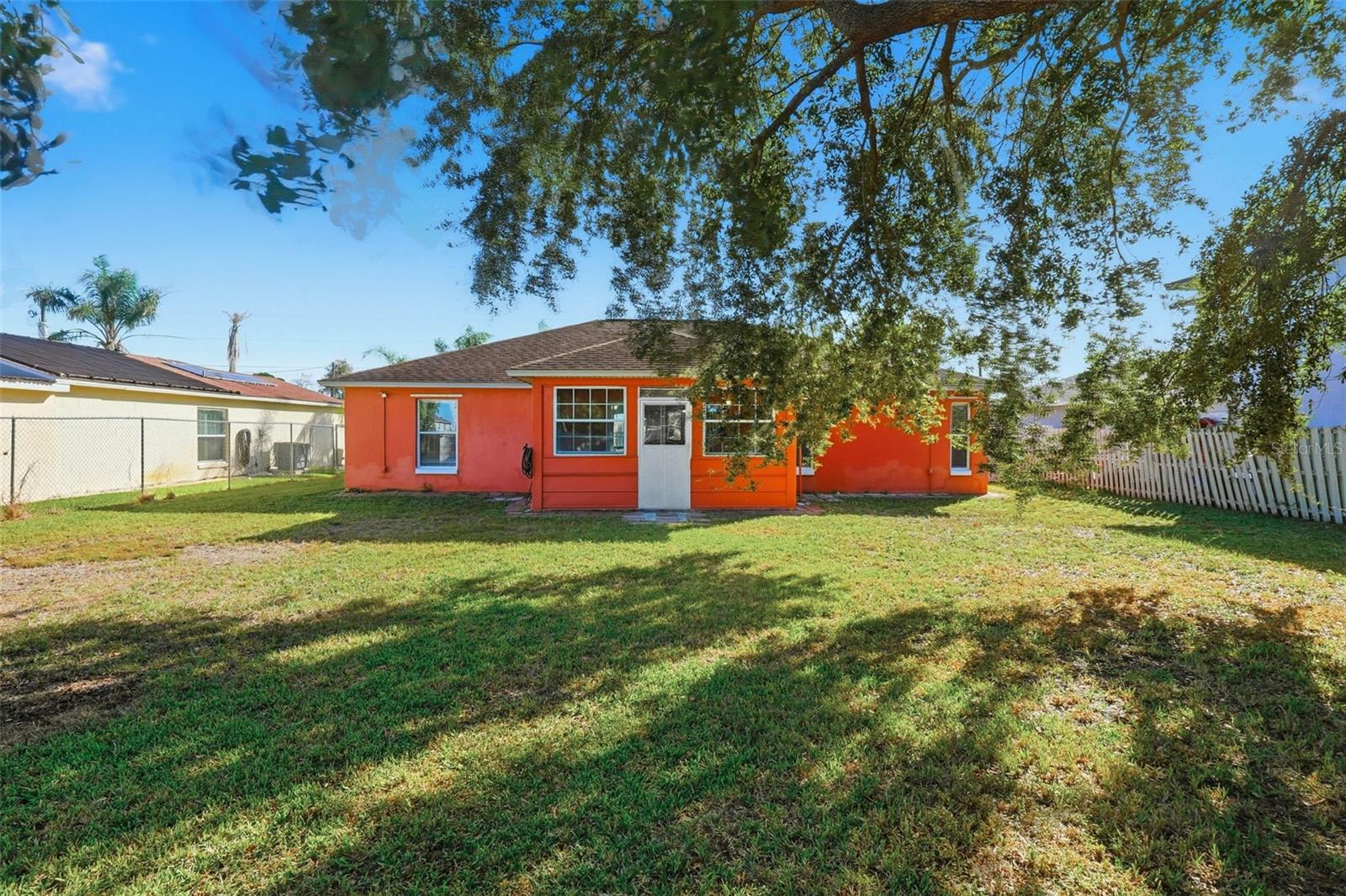 Image 34 of 44 For 904 San Carlos Way