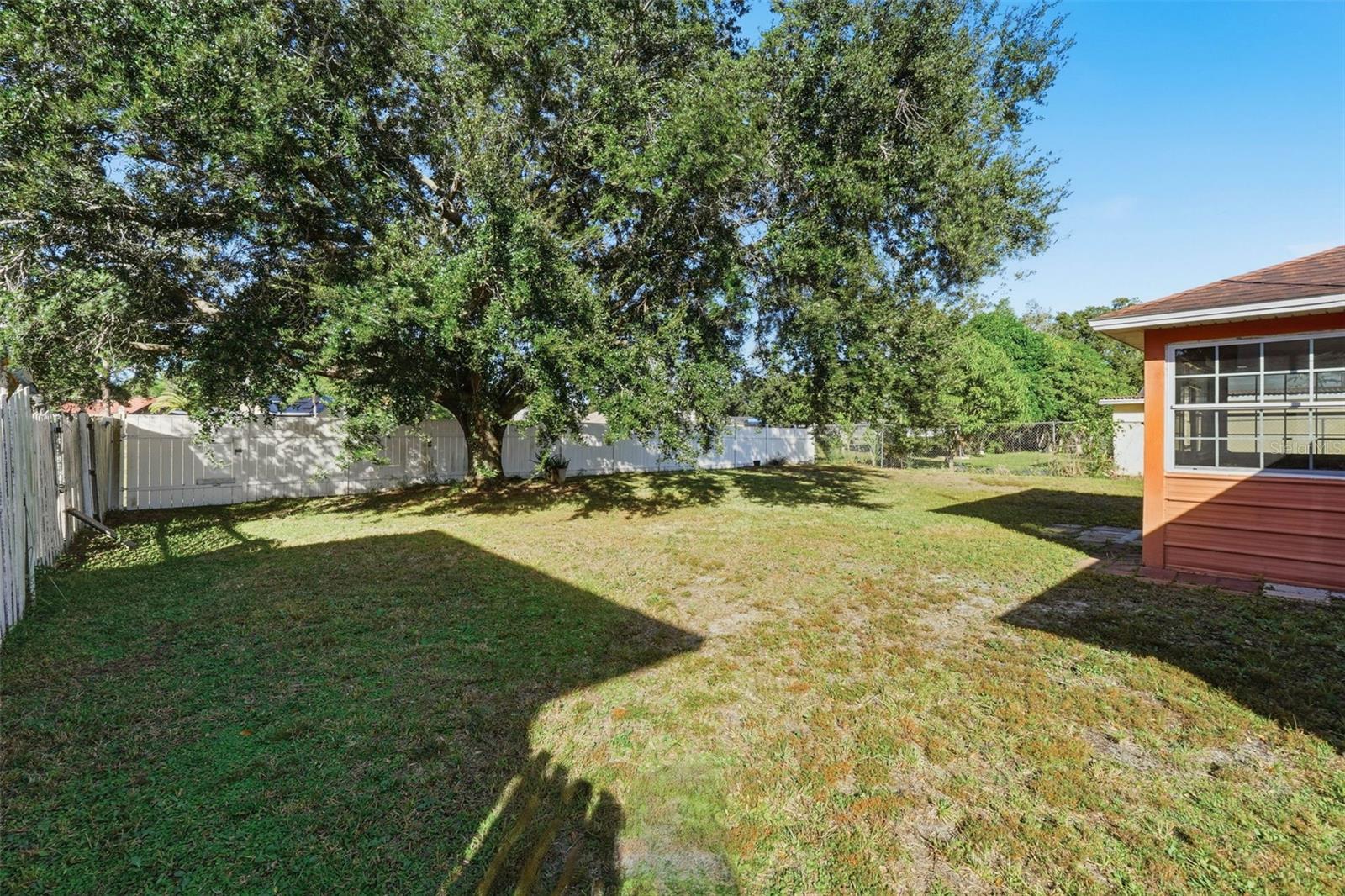 Image 36 of 44 For 904 San Carlos Way