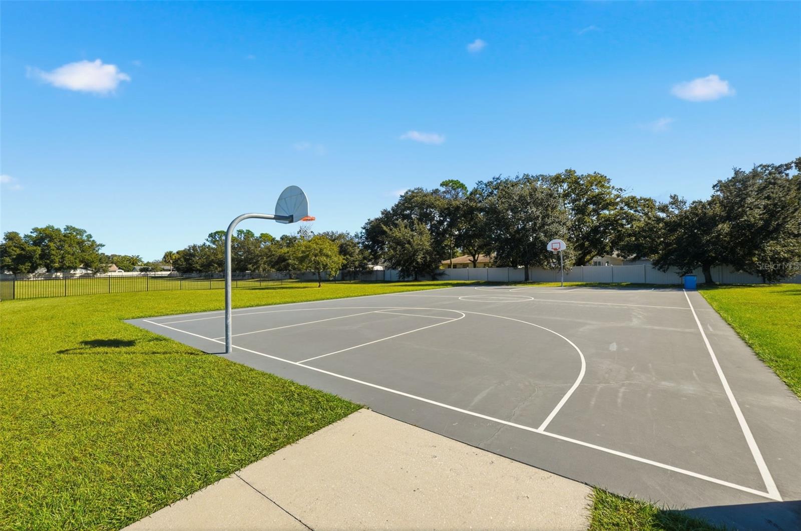 Image 43 of 44 For 904 San Carlos Way