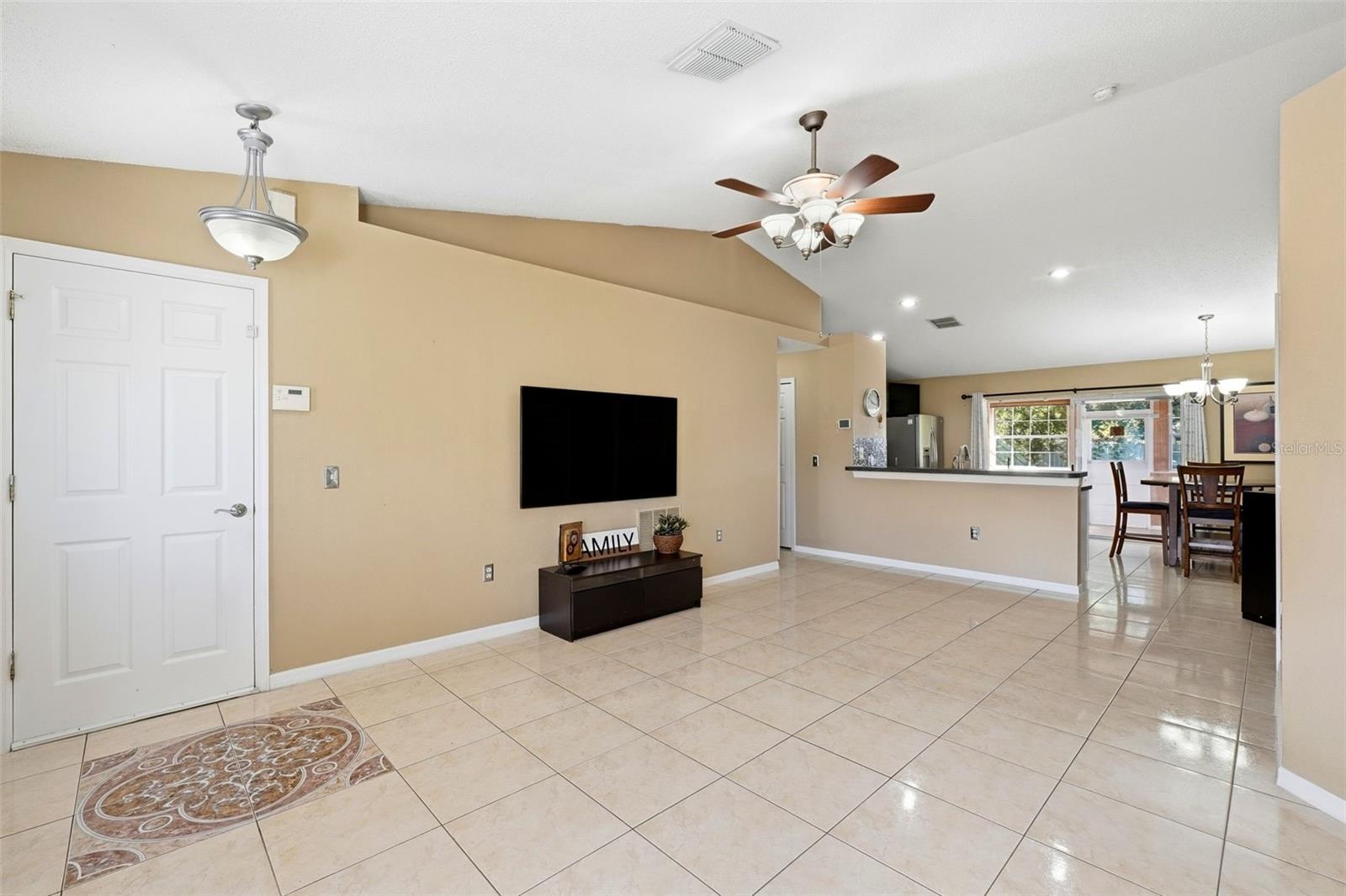 Image 8 of 44 For 904 San Carlos Way