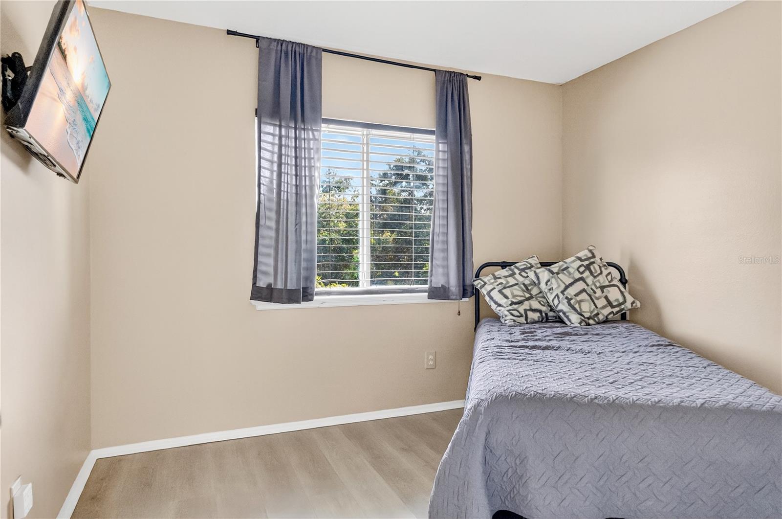 Image 12 of 32 For 1425 Carey Glen Circle