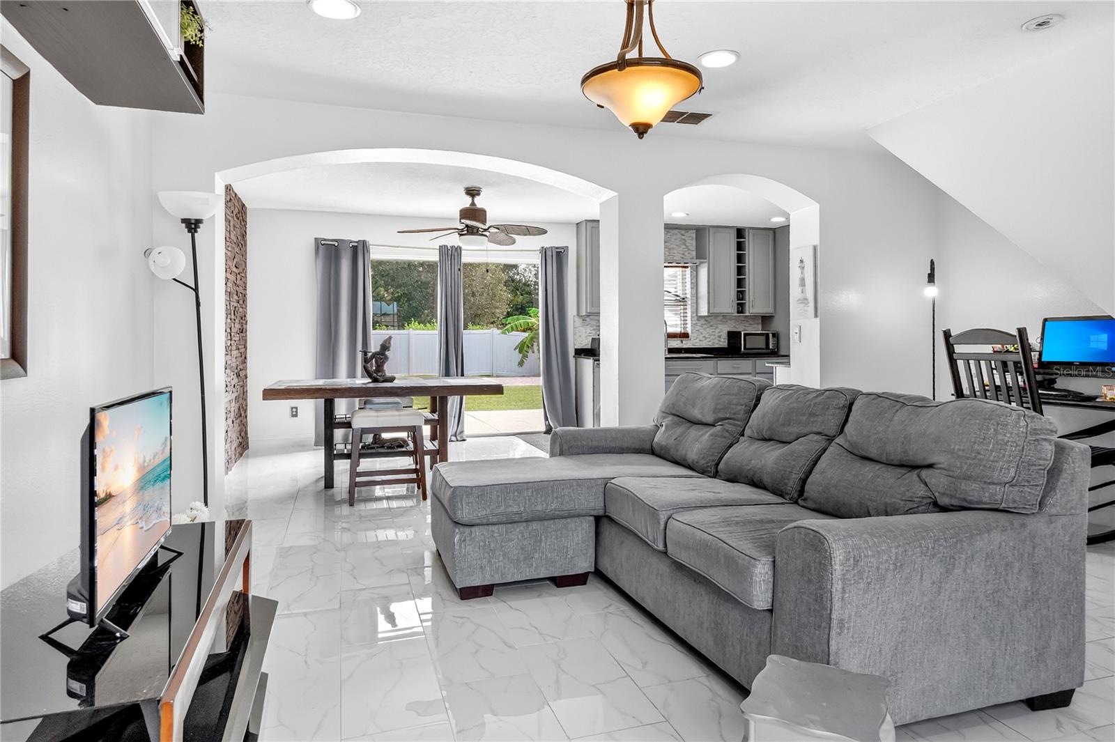 Image 4 of 32 For 1425 Carey Glen Circle