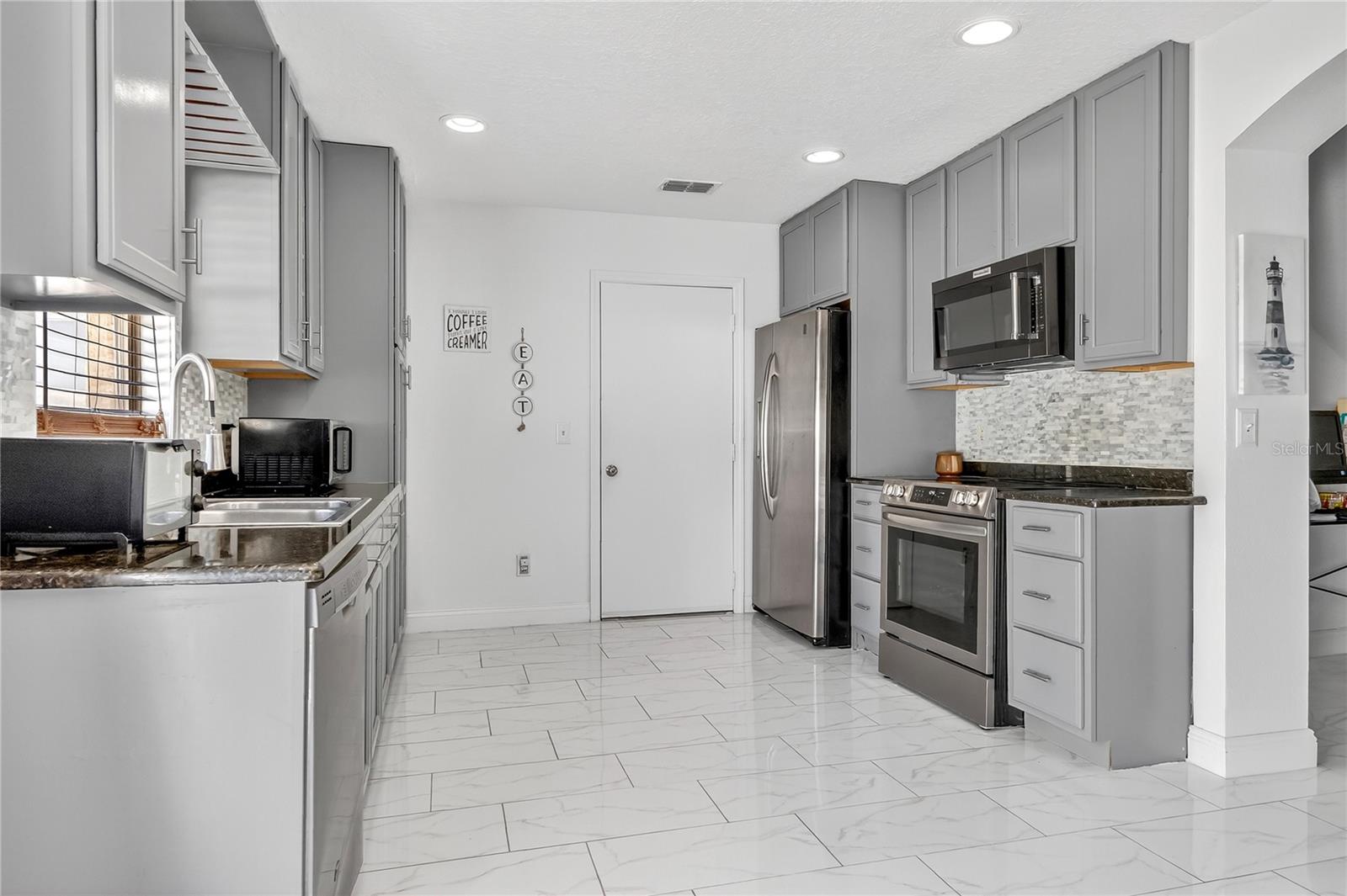 Image 6 of 32 For 1425 Carey Glen Circle